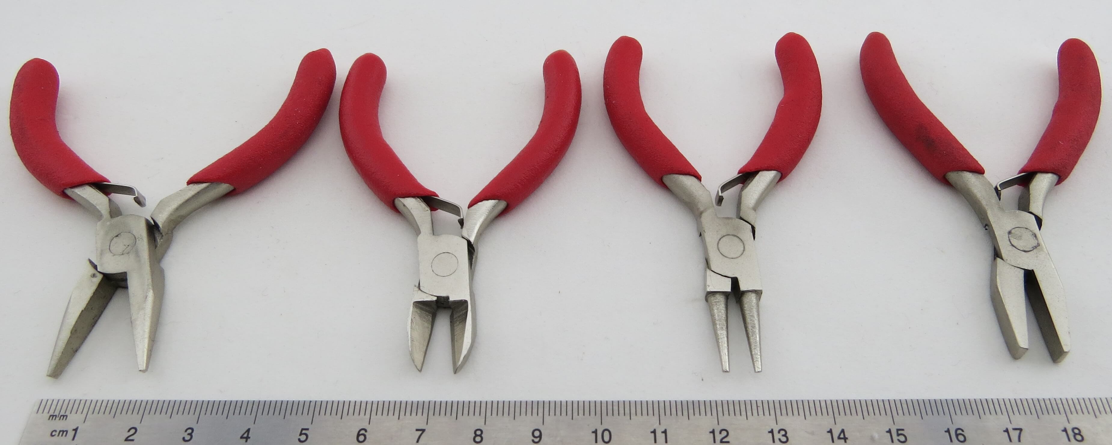 Zangen-Set (Minizangen 80mm lang), mit roten Griffen Zangen-Set (Minizangen 80mm lang), mit roten Griffen