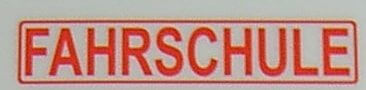 Textschild "FAHRSCHULE" TS001, rot, 1:10 selbstklebende Textschild "FAHRSCHULE" TS001, rot, 1:10 selbstklebende