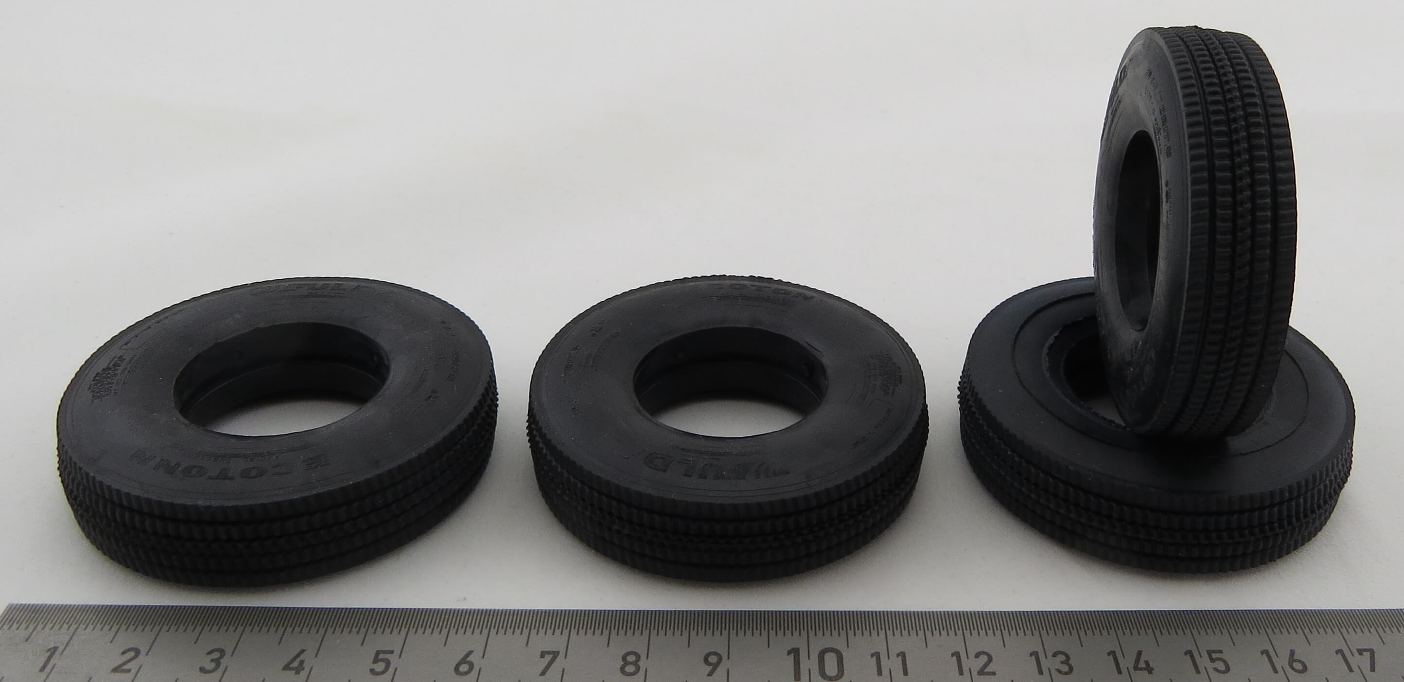Tiefladerreifen, 4 Stück, Vollgummi, 59x29x16mm (außen)