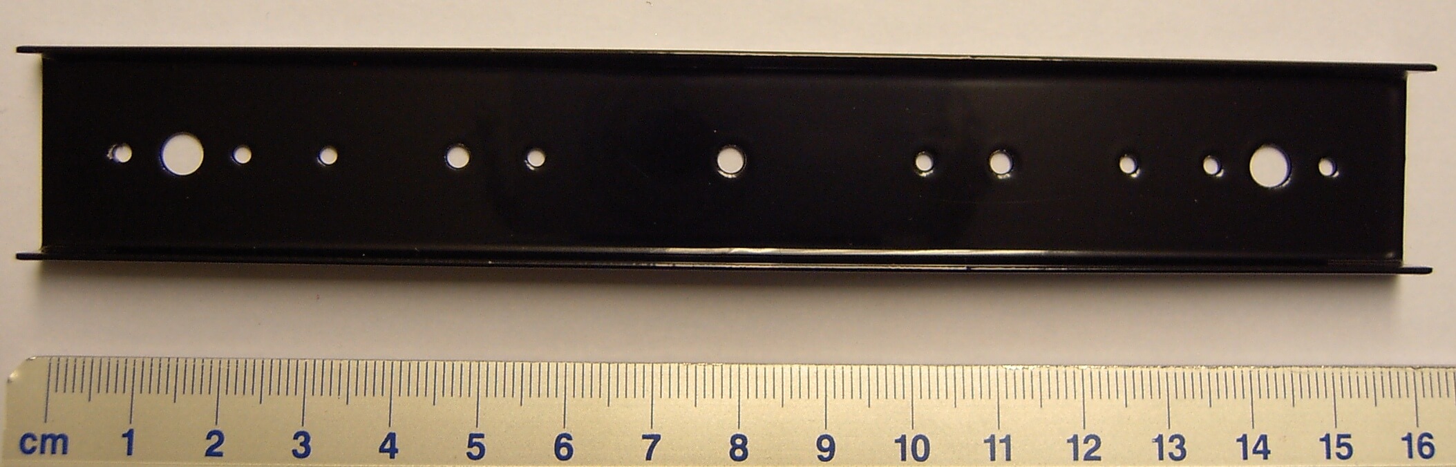 Stoßstange 160mm für 6-Kammer-Rückleuch- ten. WDC-Größe Stoßstange 160mm für 6-Kammer-Rückleuch- ten. WDC-Größe