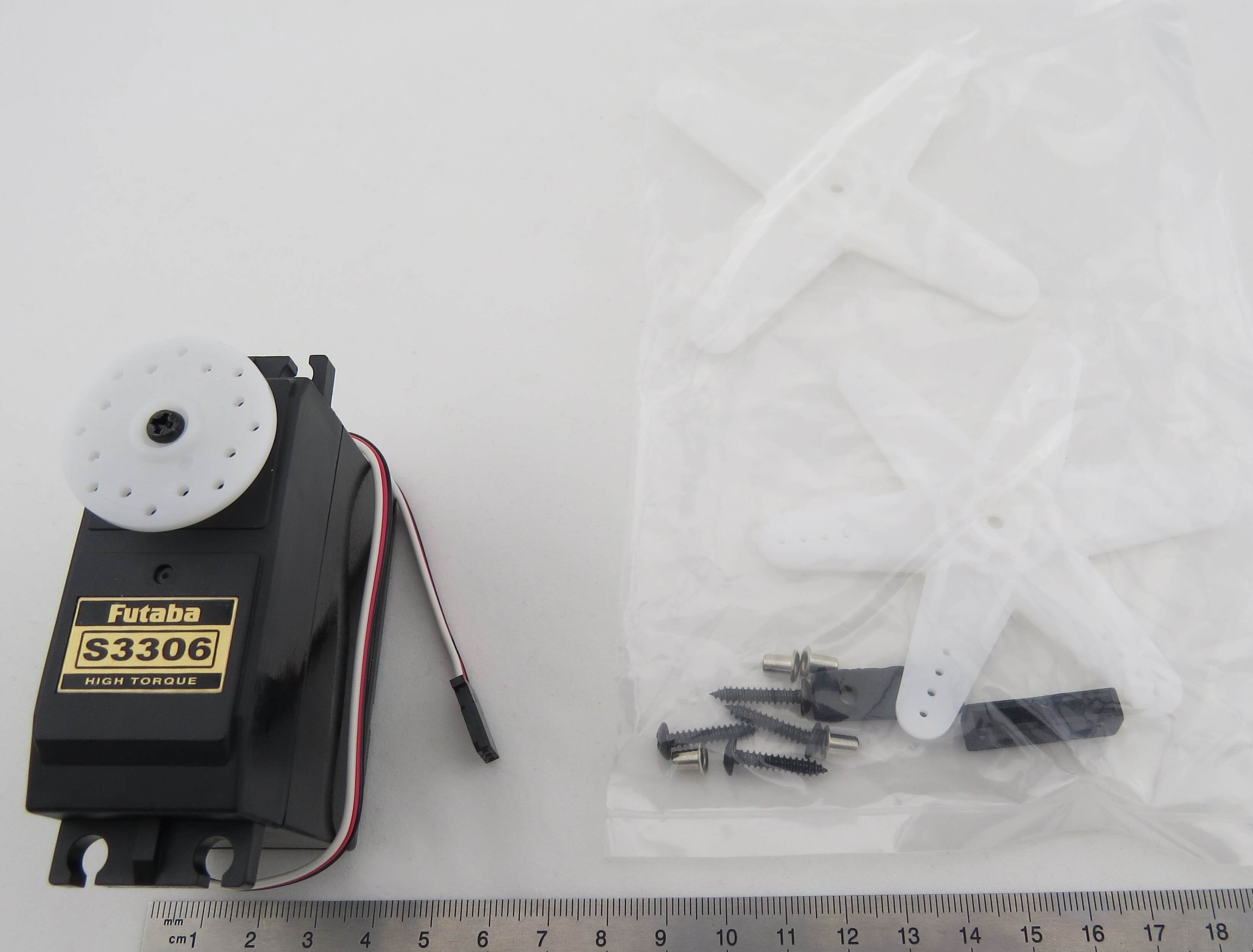 Servo Futaba P-S3306. Großservo. 30mm Servo 128gr, 66x30mm