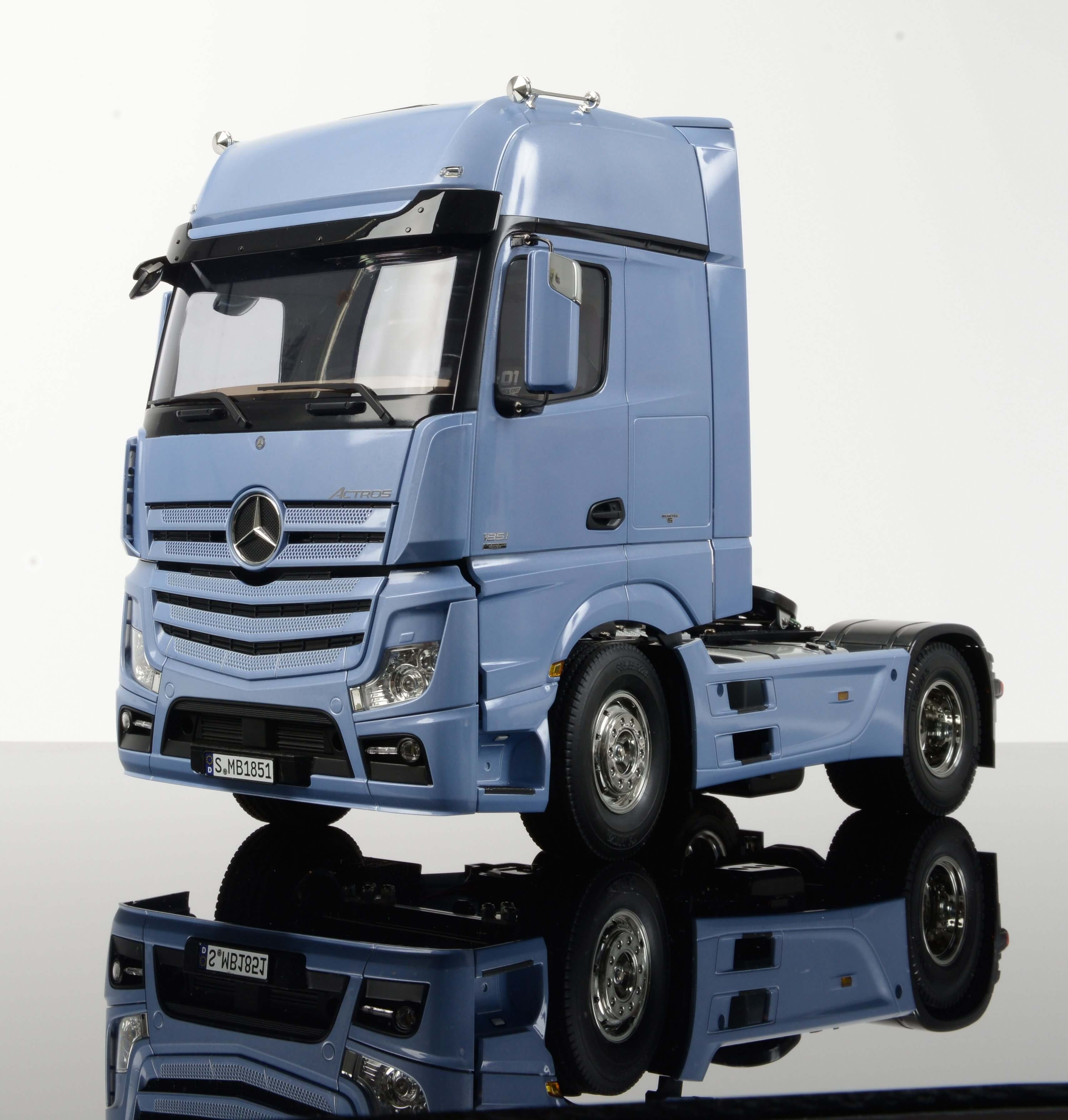 Tamiya Mercedes Benz ACTROS 1851 Gigaspace 4x2, Bausatz