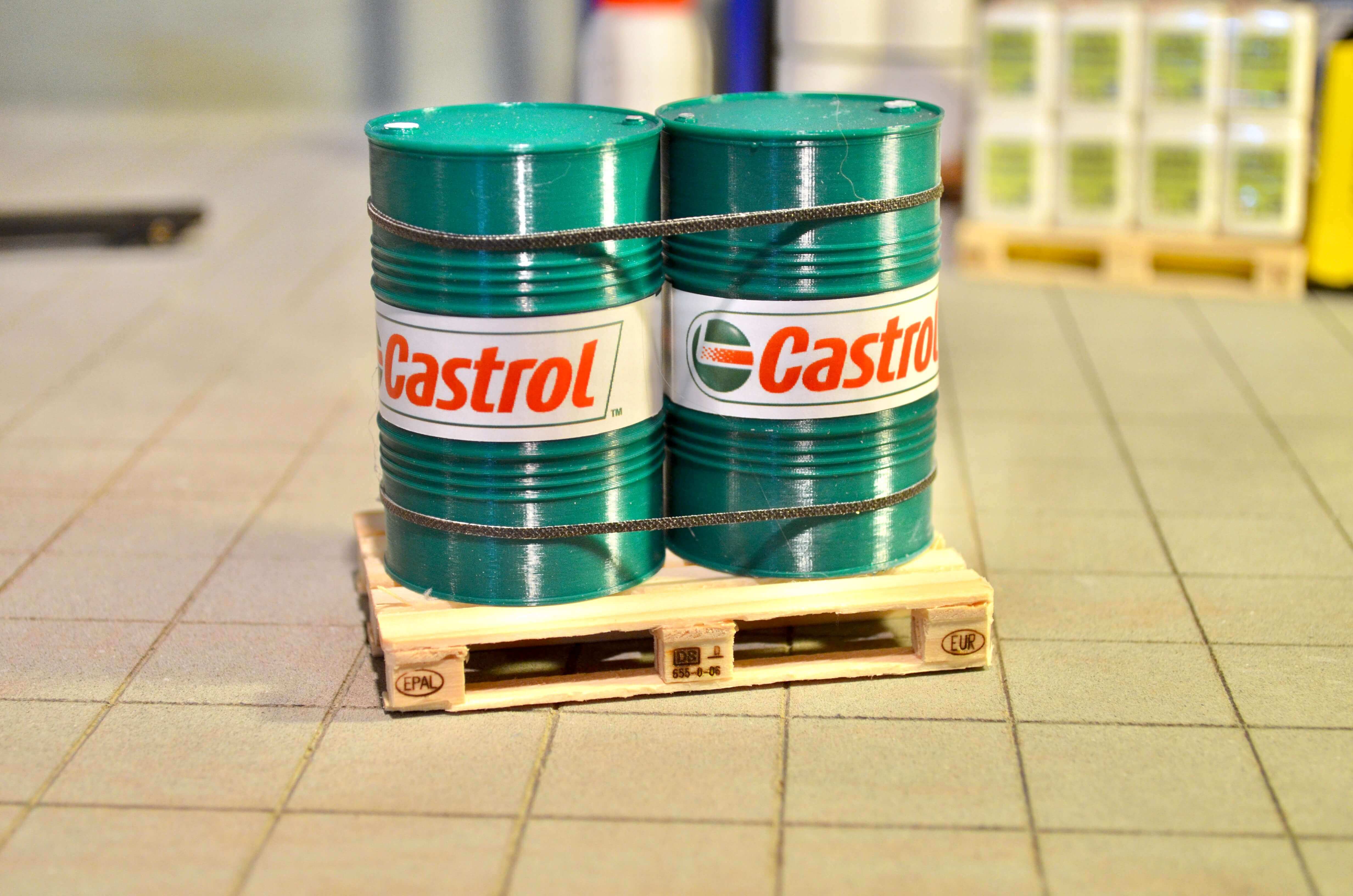 Paleta z 2 beczkami oleju CASTROL 200l