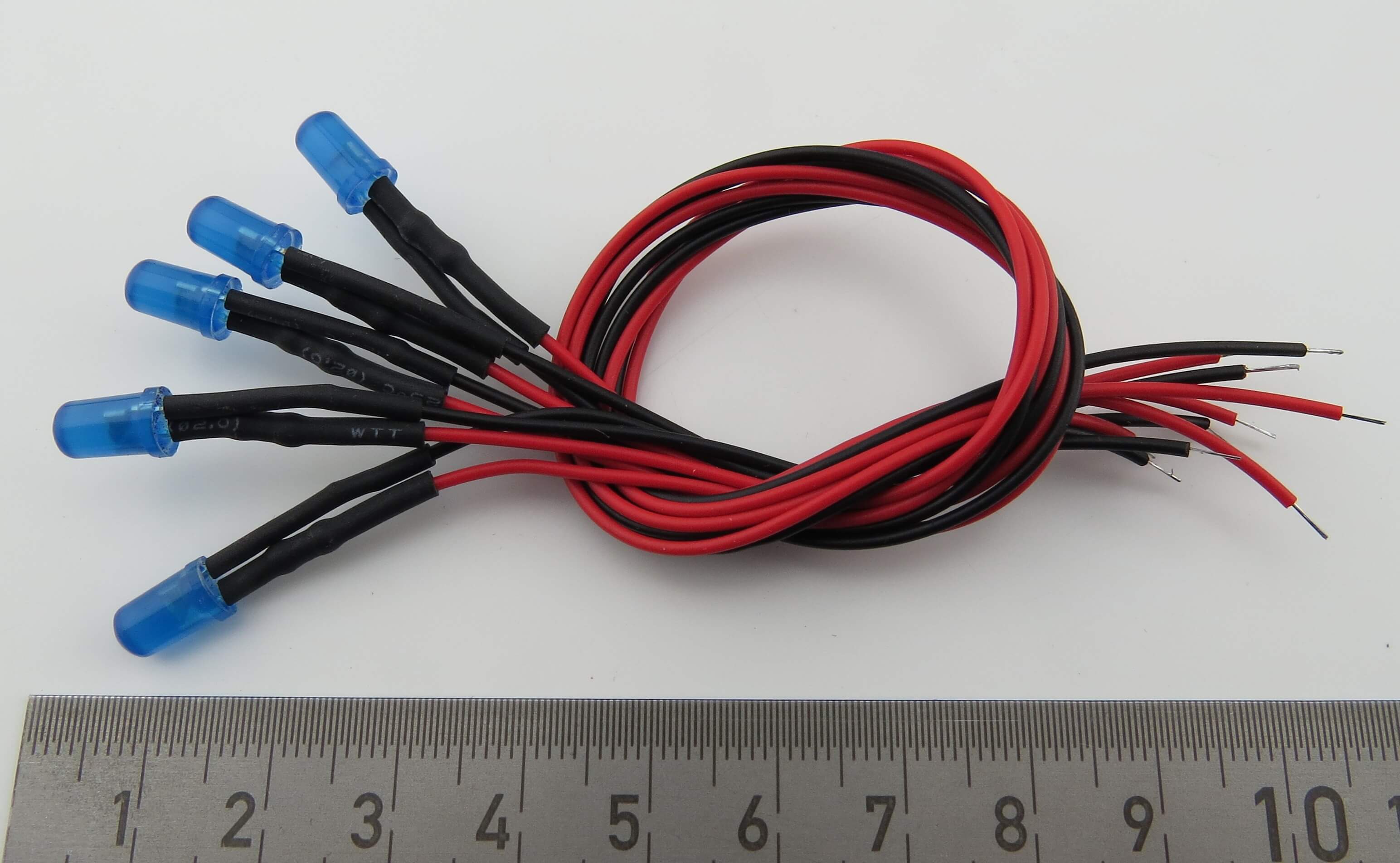 LEDs blau 5mm, blaues Gehäuse, mit ca. 20cm Litzen, 5 Stüc