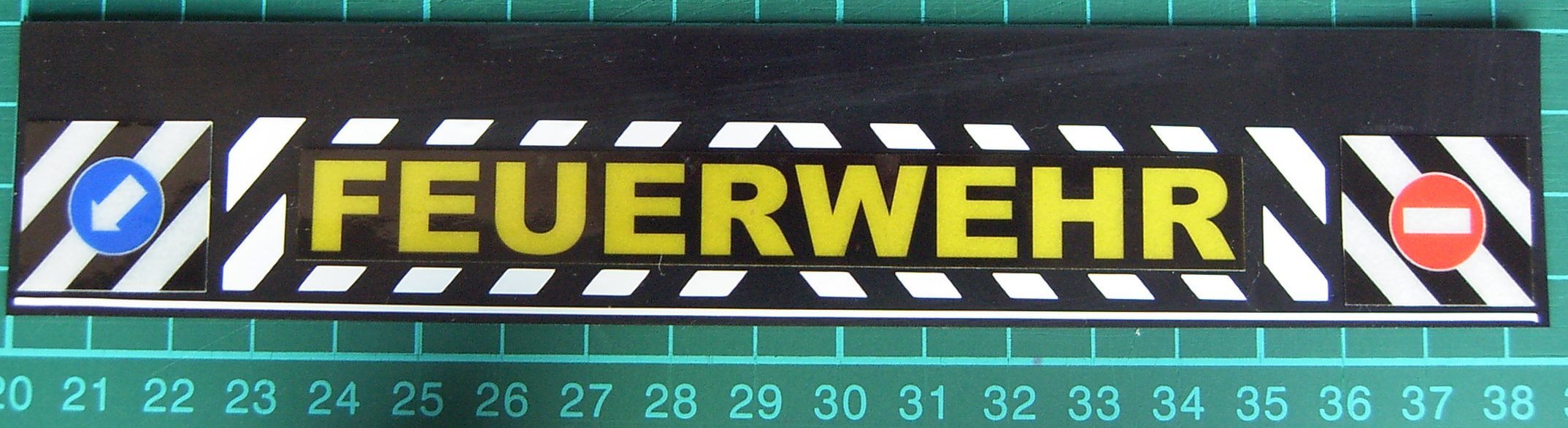 1 sil Nr.22 om 185x35x1mm med geplottetem innredning