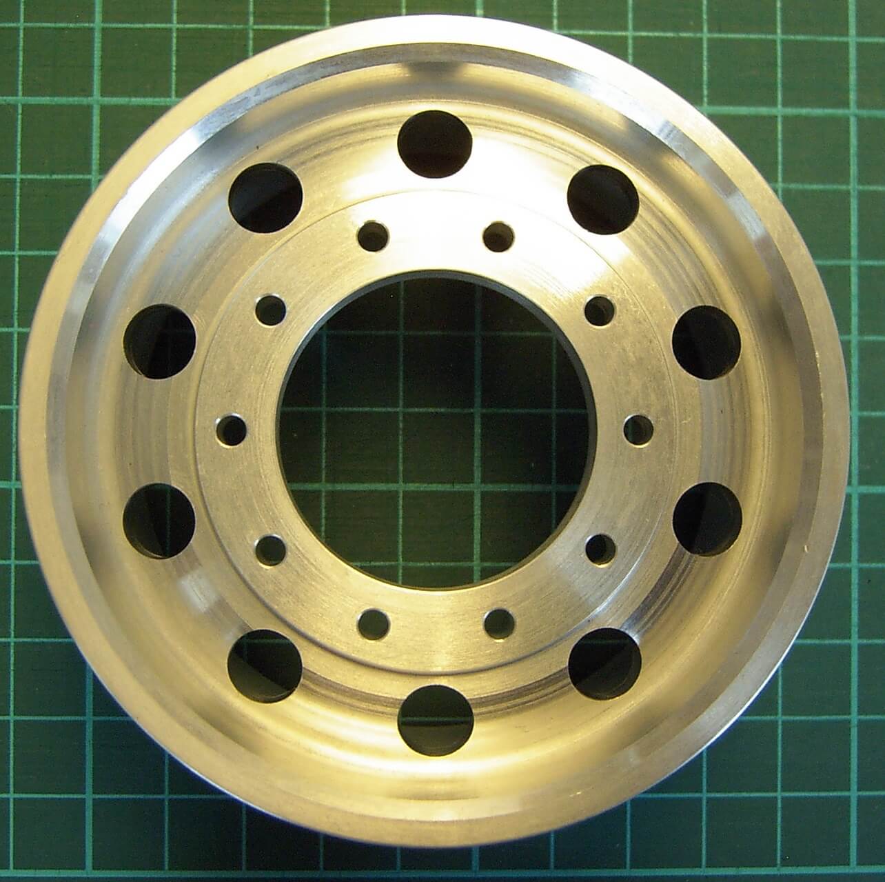 Breit-Alufelge Rundloch, Eurofelge 1:8   (210004) Breit-Alufelge Rundloch, Eurofelge 1:8   (210004)