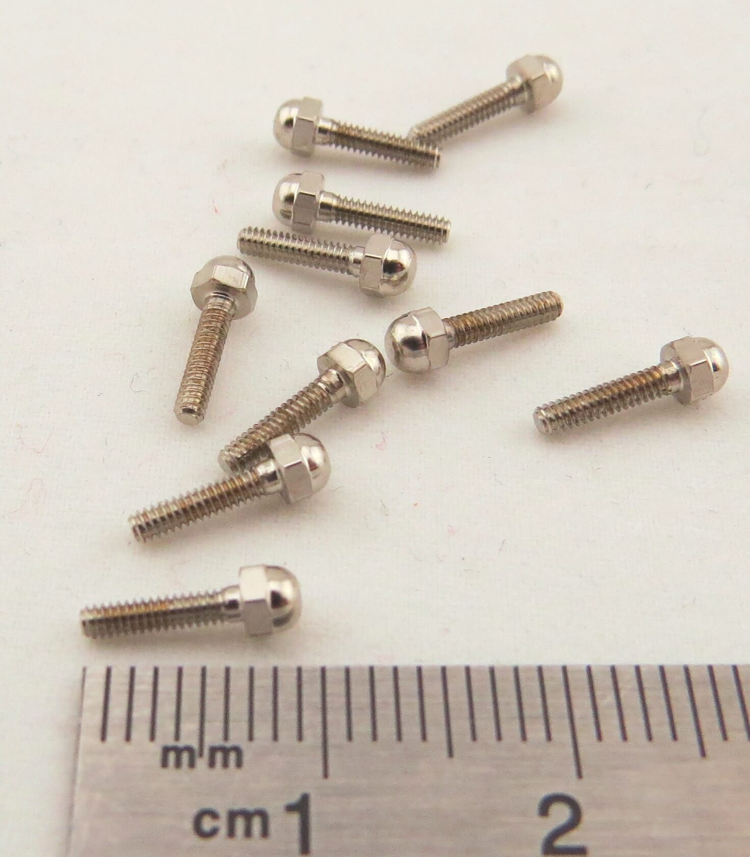 Hutschrauben M1,6x7mm MS vernickelt. 10 Stück. Schlüsselweit