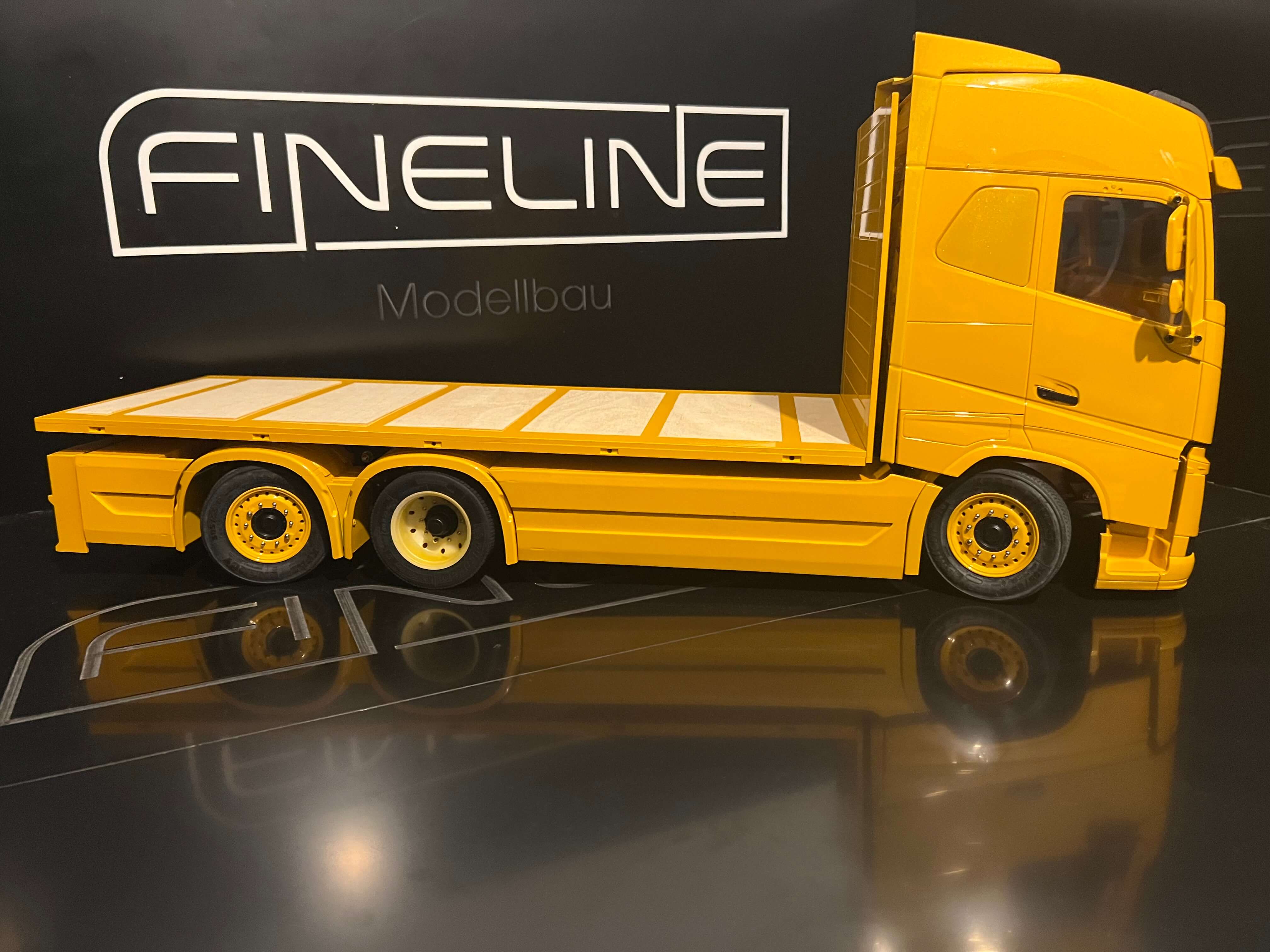 FineLine Flachbett Aufbau für Volvo FH16 615mm Rahmen