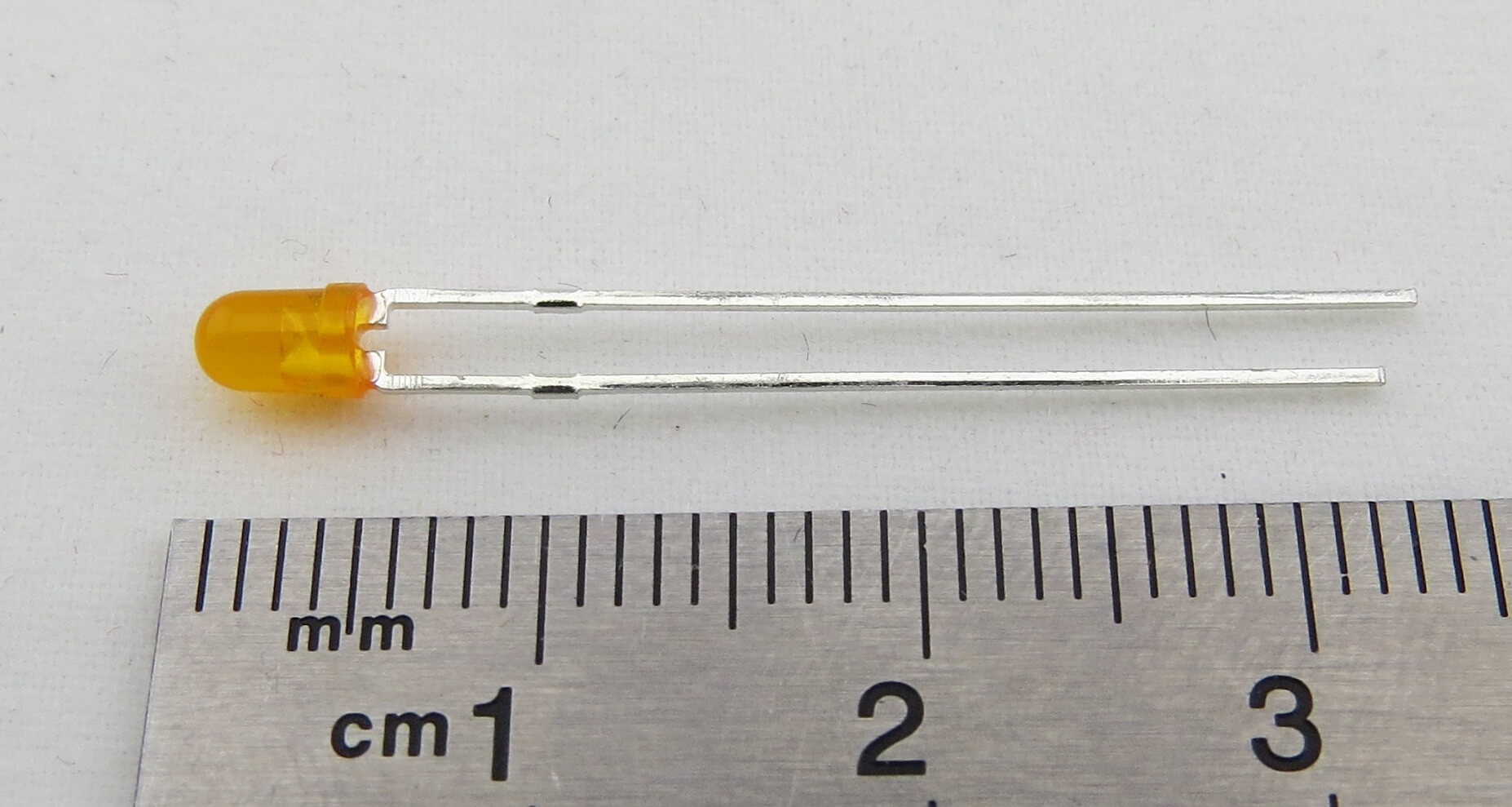 1x LED orange 3mm, diffuses Gehäuse, bedrahtet. L-7104SED. F