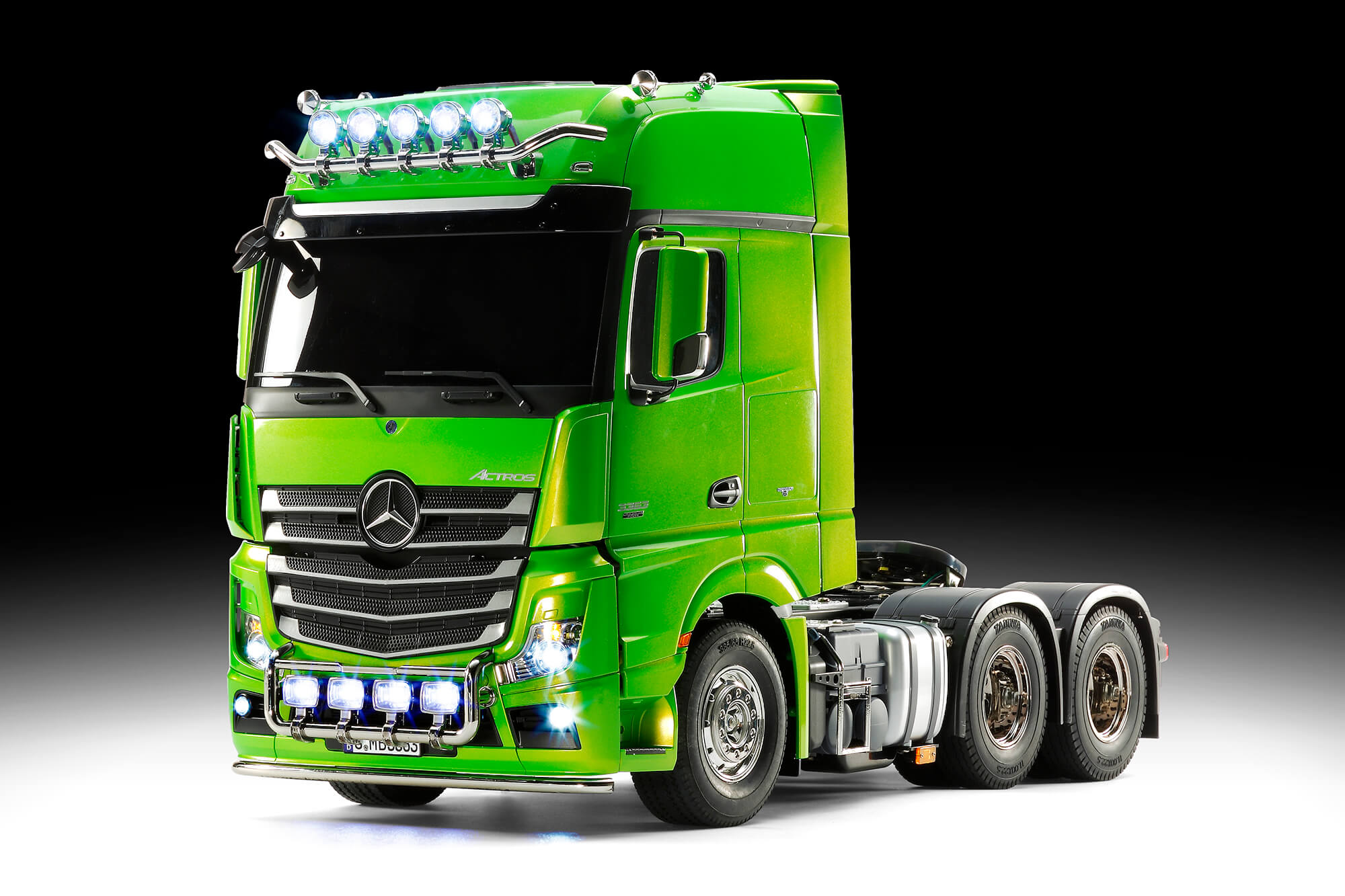 Mercedes-Benz Actros 3363 Full Option aufgebaut und lackiert