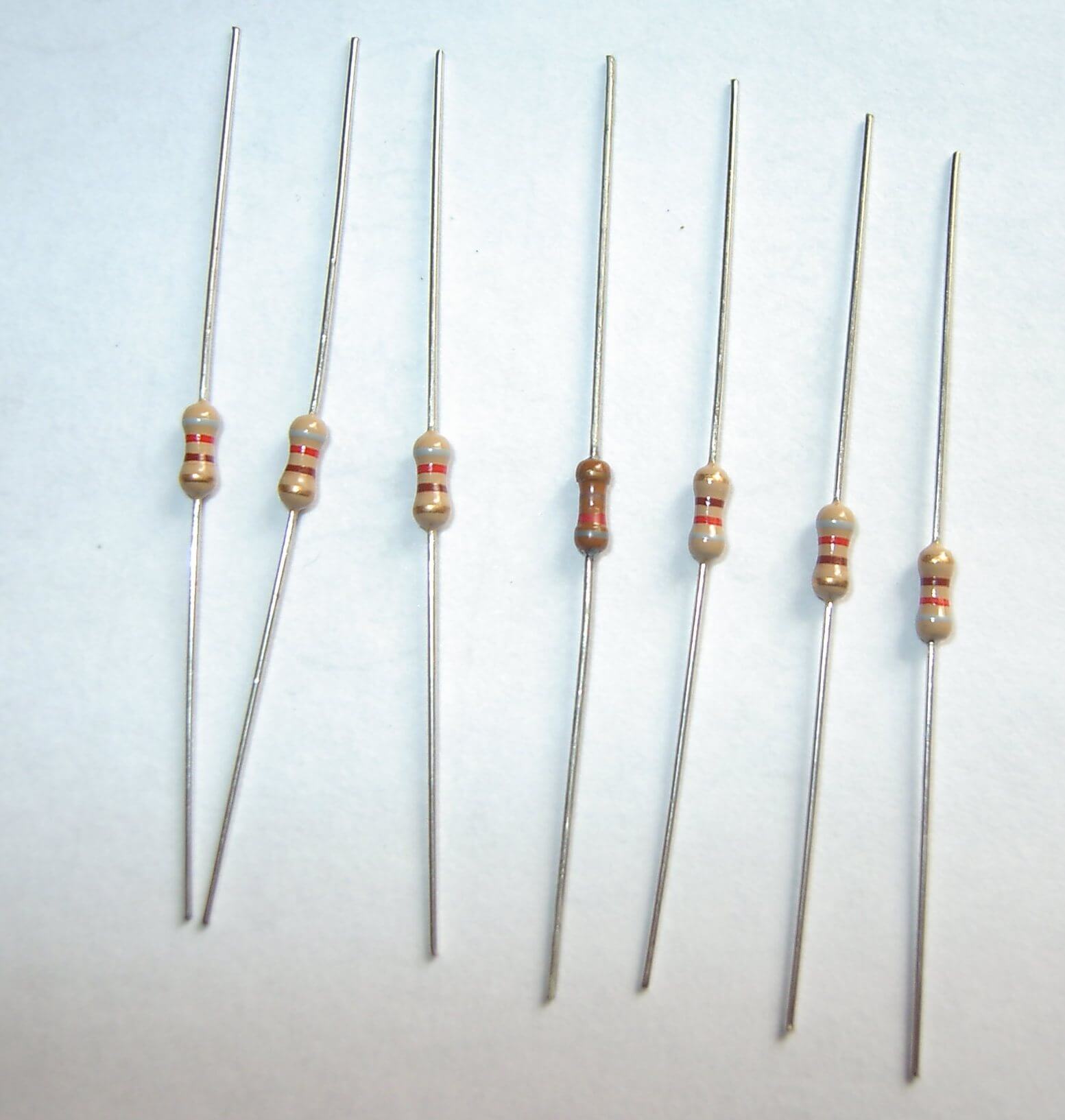 Widerstand, axial bedrahtet, 330 Ohm   0,25W,