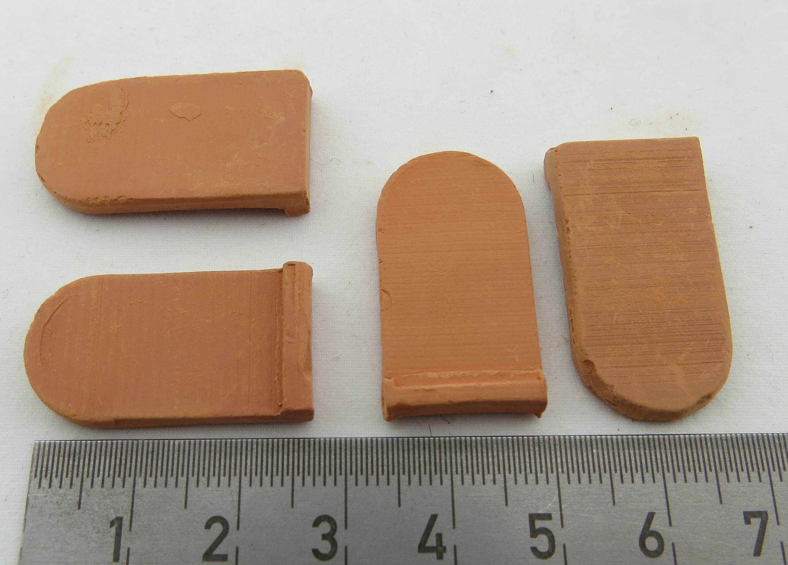 Dachziegel ca.29x15mm, rot, Beutel mit 48 Stück             