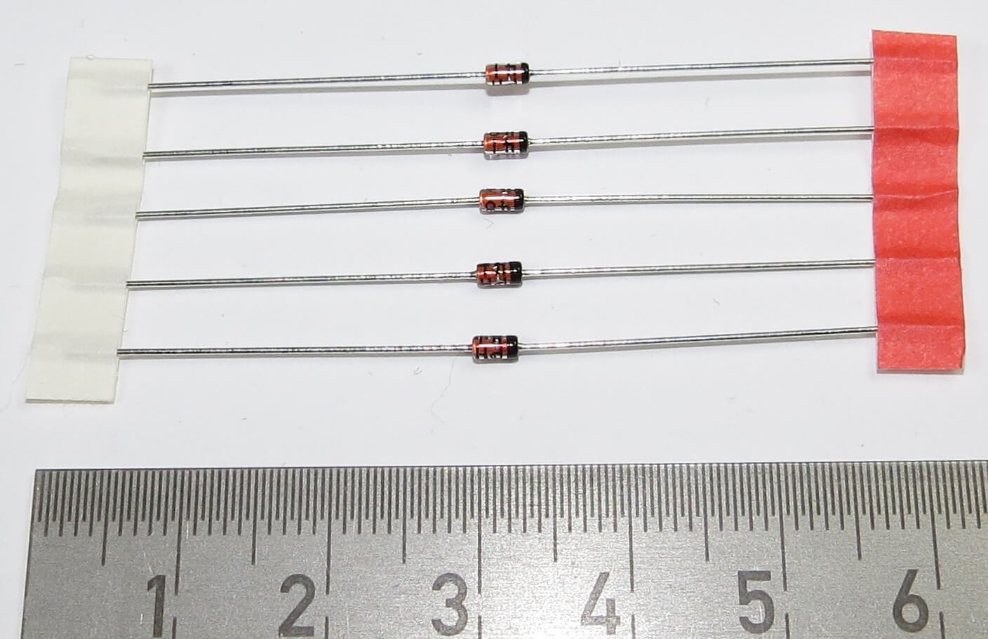 5x Diode 1N4148 (DO-35, 4ns). Universal-Schaltdiode. 5      