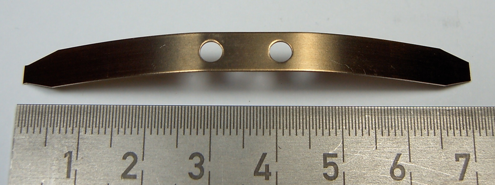 1x mittlere Lage Blattfeder (mittel). 6mm breit, ca. 69mm   