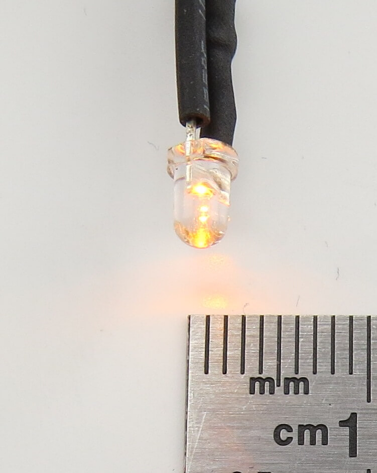 1 LED gelb 3mm, klares Gehäuse, mit ca. 25cm Litzen, mit    