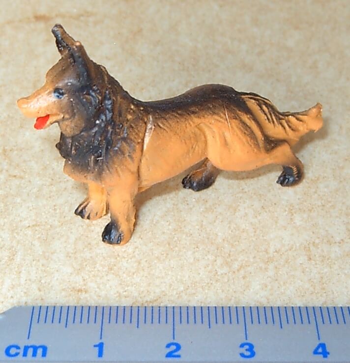 Schäferhund ca. 3,8cm hoch, stehend,  bemalt, 1x Schäferhund ca. 3,8cm hoch, stehend,  bemalt,