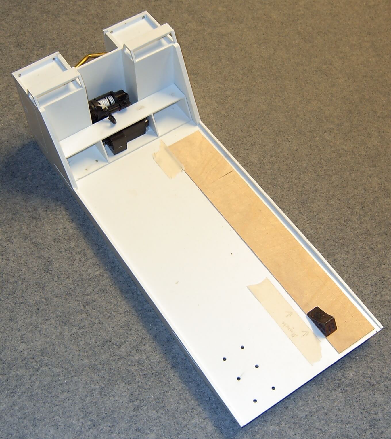 1x Abschleppmulde im Tamiya-Maßstab. Gebaut aus PS-Platten