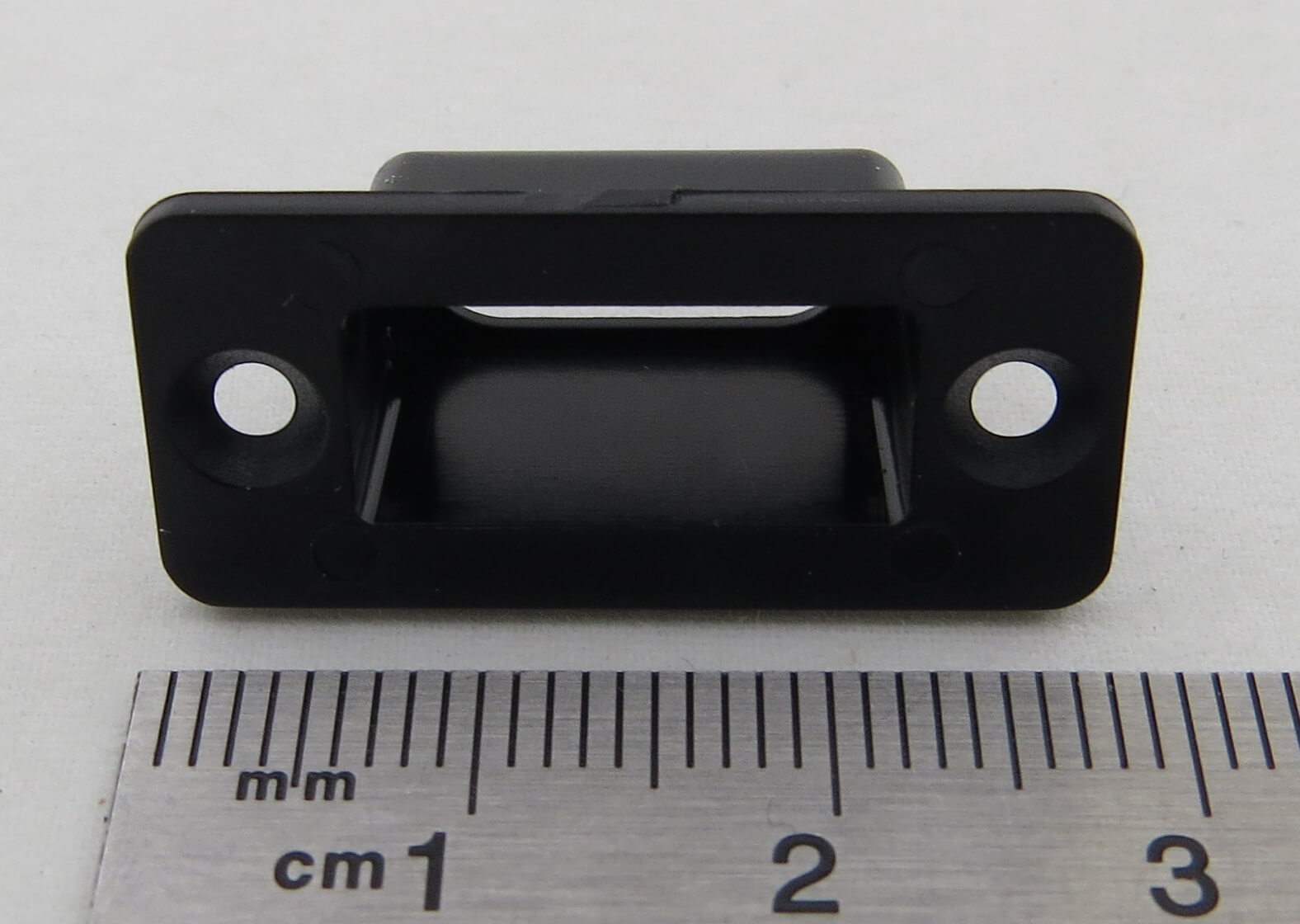 Einbaurahmen für Hochstromstecker oder Hochstrombuchse. K 1x Einbaurahmen für Hochstromstecker oder Hochstrombuchse. K
