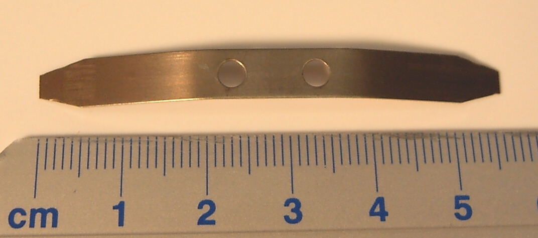 1x untere Lage Blattfeder (kurz). 6mm breit, ca. 56mm lang  