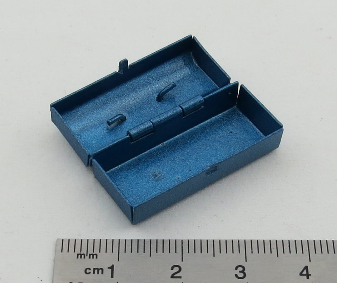 1x Werkzeugkiste 30mm lang, Metall. Blau lackiert           