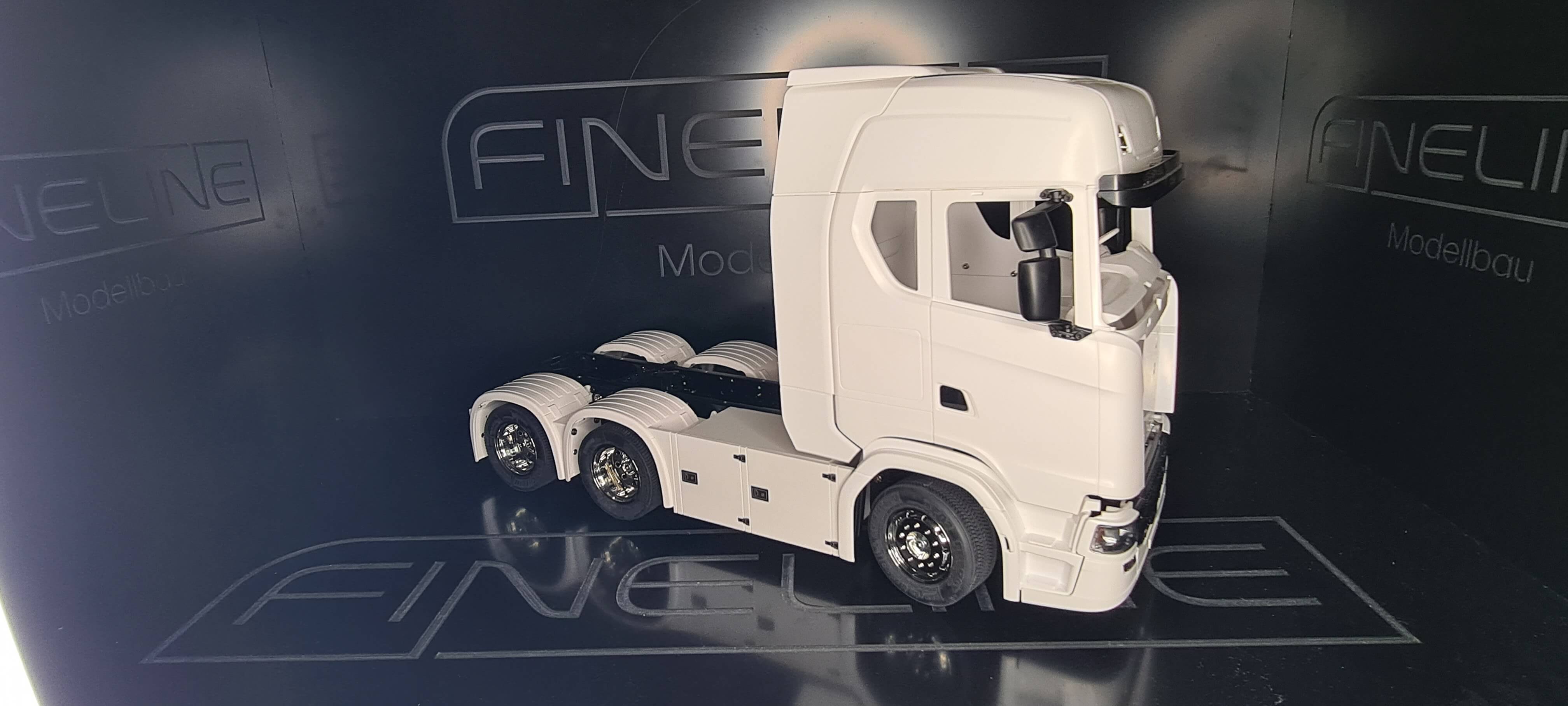 FineLine Dänische Kiste Scania 770 S 3-Achser klappbar      