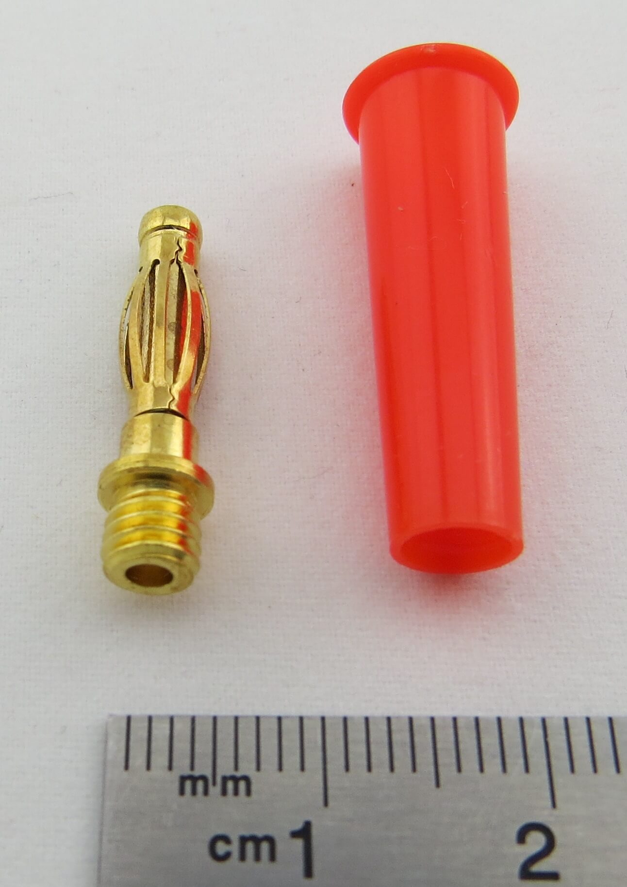 1 Stecker 4mm (Bananenstecker), rot, isoliert. Anschluss: Lö