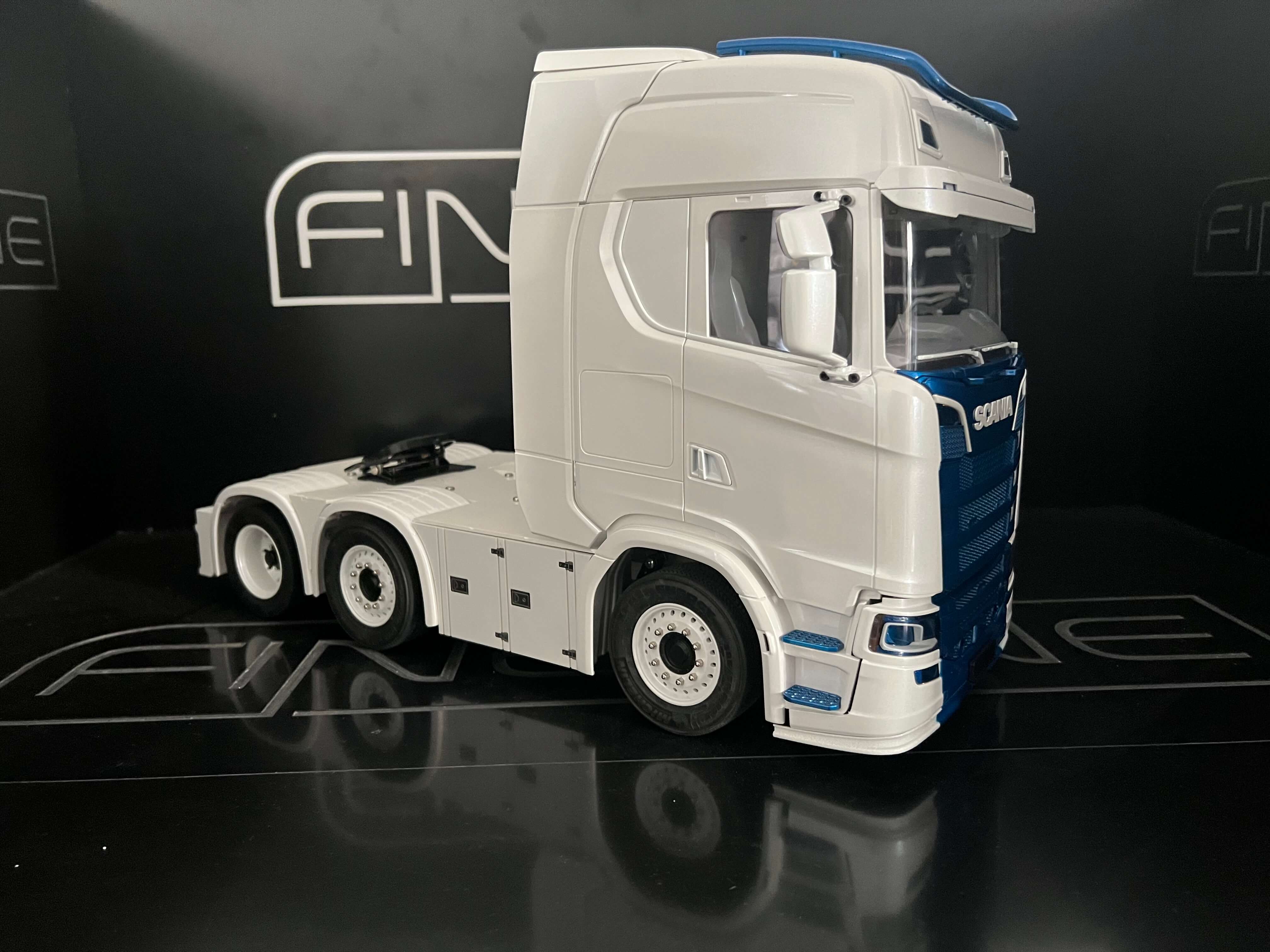 FineLine Dänische Kiste für Scania 770 S 3 Achser 6x2/4     