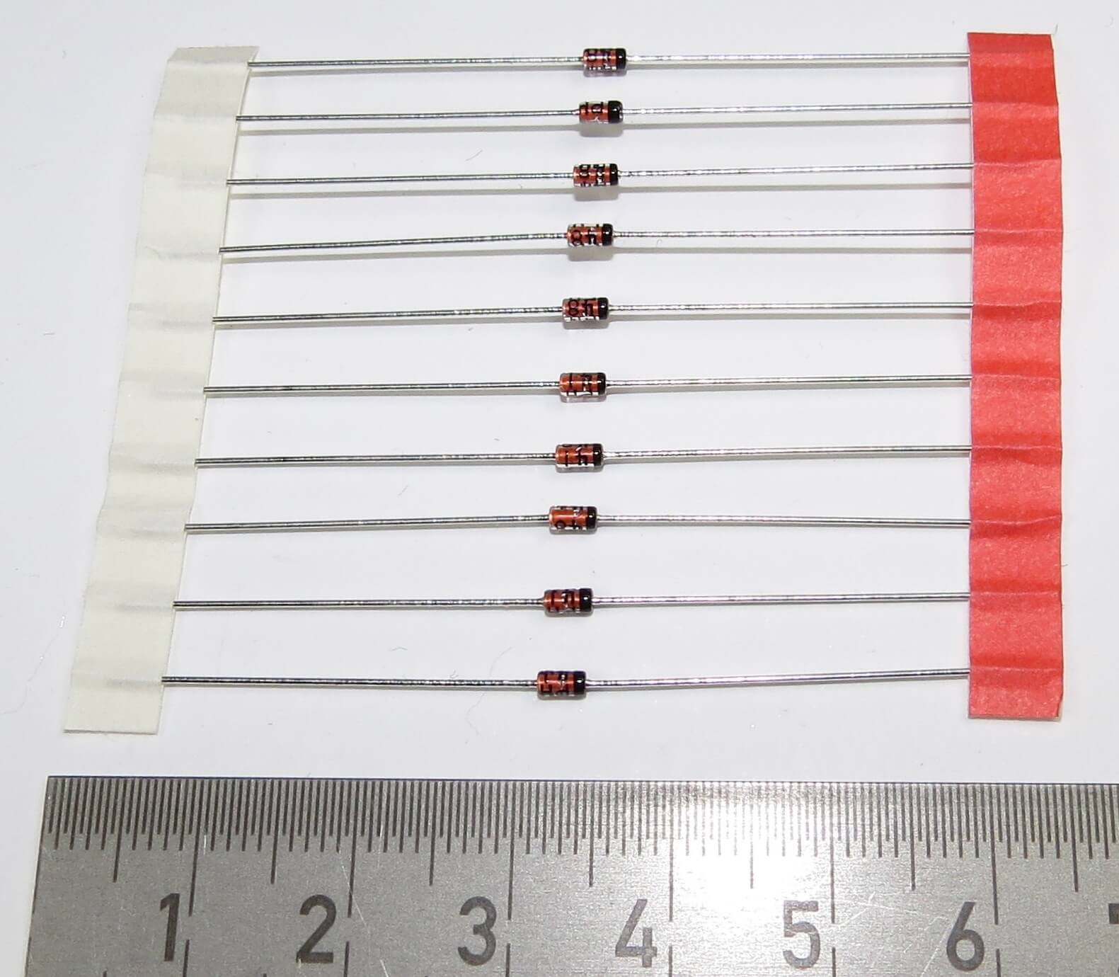 10x Diode 1N4148 (DO-35, 75V). Universal-Kleinsignaldiode