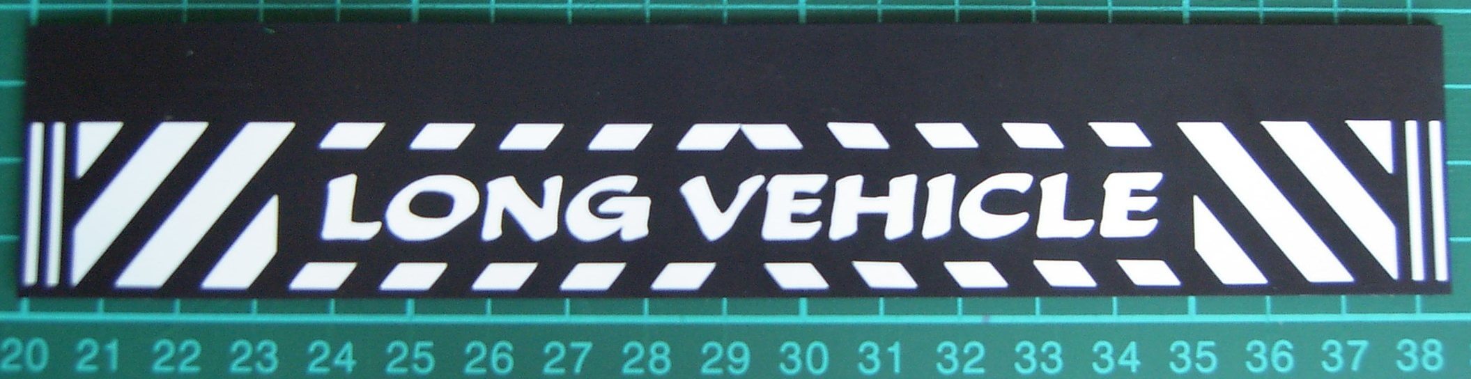 1 skvettlapp nr.2 ca 185x35x1mm med inntegnet tekst