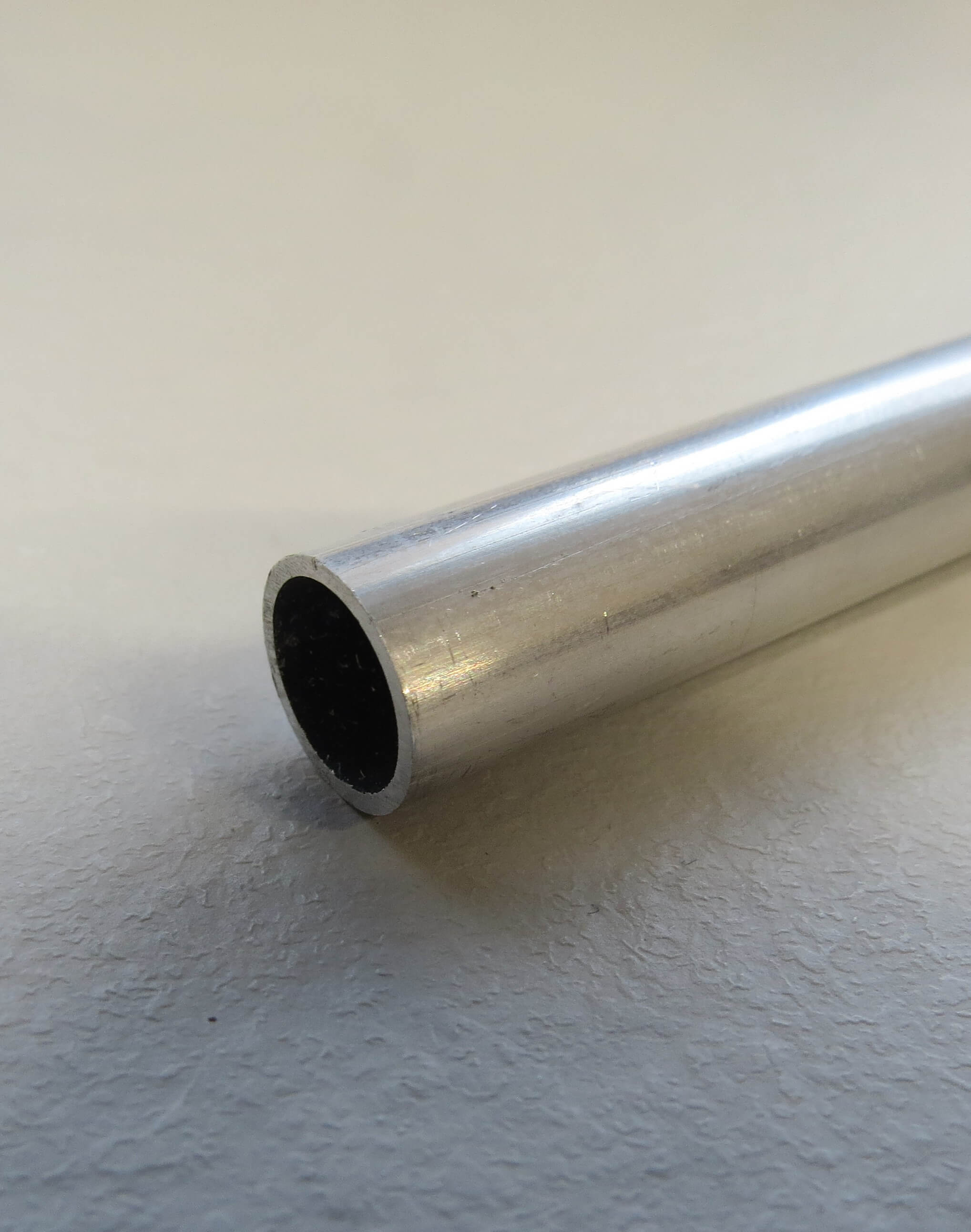 Metallrohr, Hohlprofil, Silberfarben, Zylindrisch