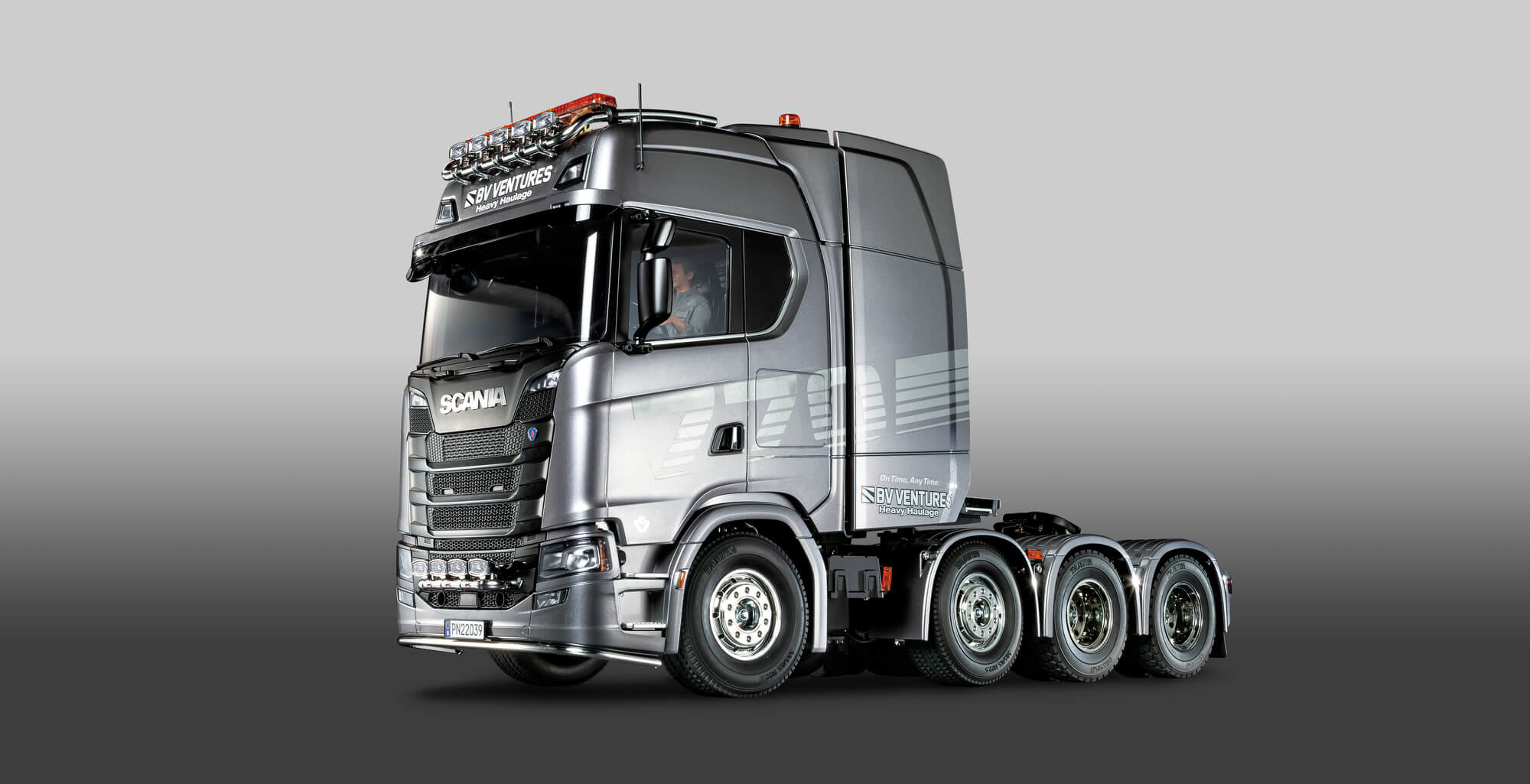 TAMIYA SCANIA 770 S 8x4/4 トラクタートラック TAMIYA 1/14 R/C TRACTOR TRUCK SCANIA 770 S 8x4/4 タミヤ スカニア