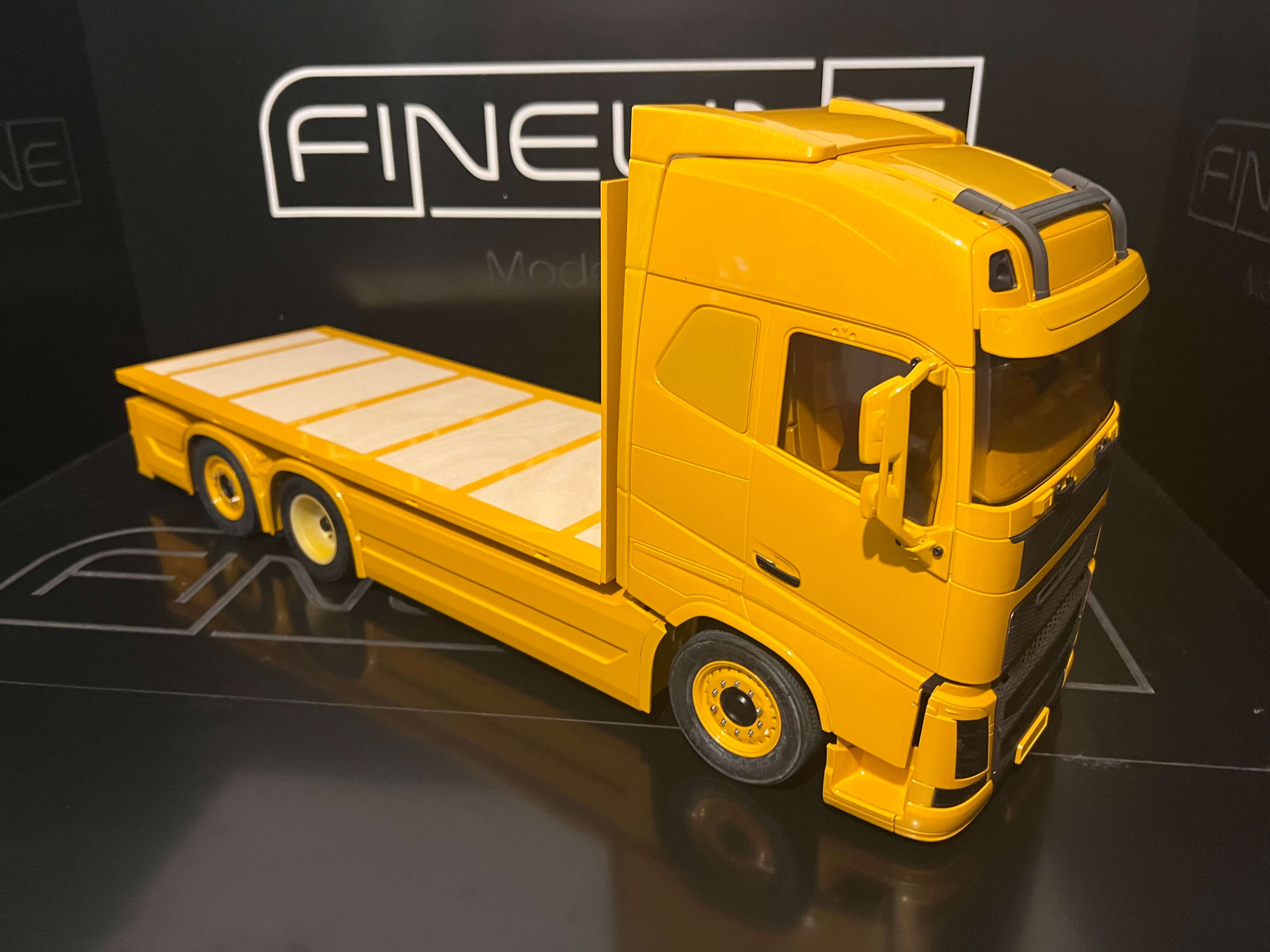 FineLine Flachbett Aufbau für Volvo FH16 615mm Rahmen