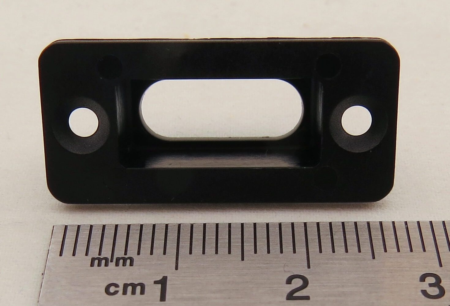 Einbaurahmen für Hochstromstecker oder Hochstrombuchse
