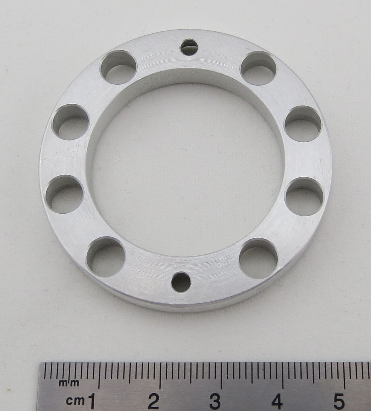 Mutternschutzring Alu, 1 Stück. M1:8.    Geeignet für Felgen Mutternschutzring Alu, 1 Stück. M1:8.    Geeignet für Felgen