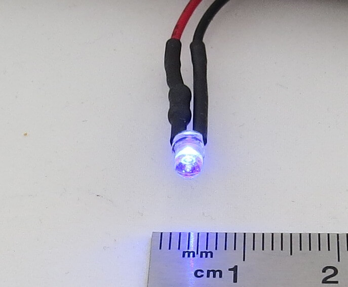 LED blau 3mm, klares Gehäuse, mit ca. 25cm Litzen, mit      