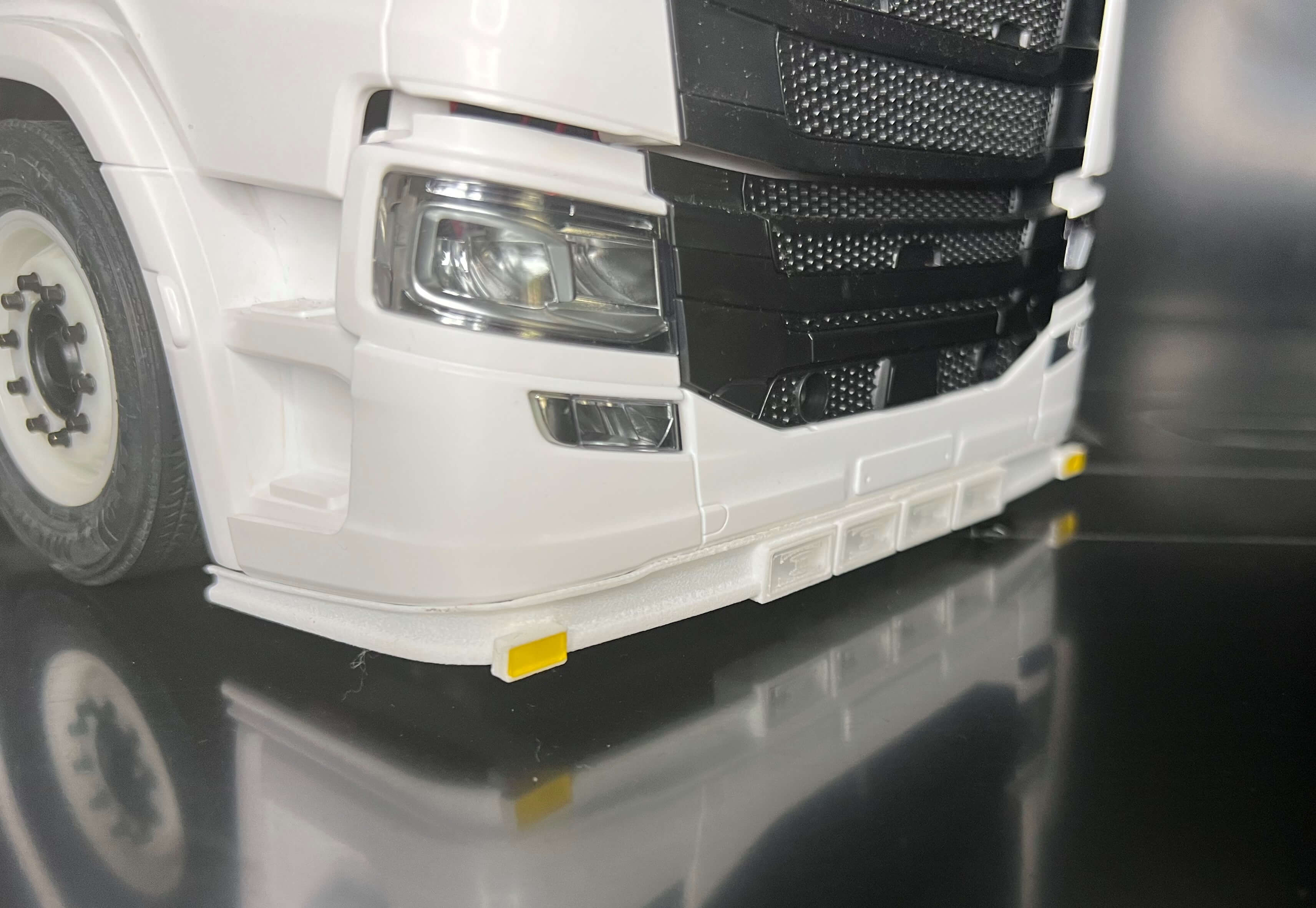 FineLine Spoilerlippe No. 4 für Scania 770 S von Tamiya