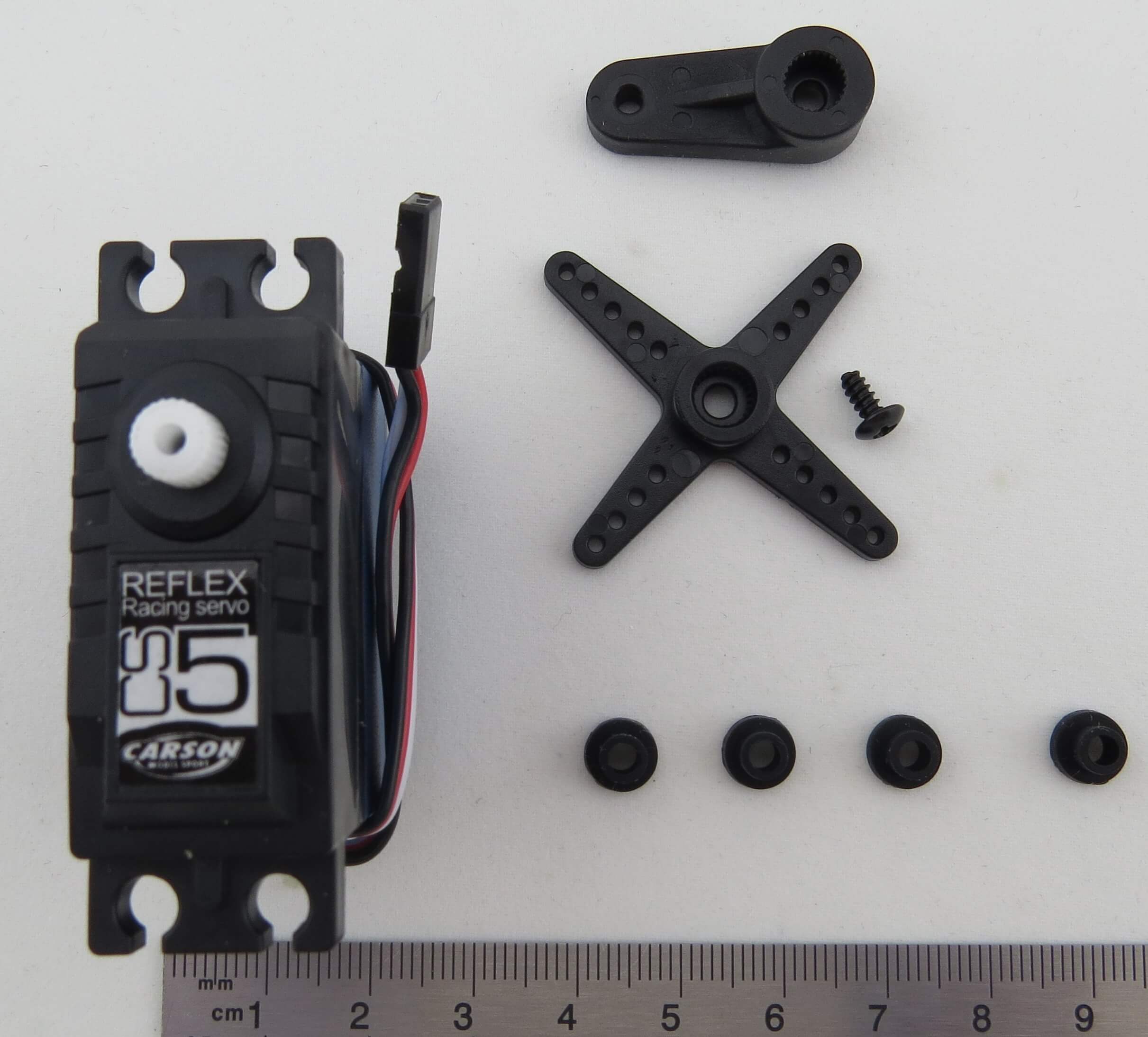 Standard-Servo CS-5 mit JR-Stecker.Maße: 38,5x19x32mm       