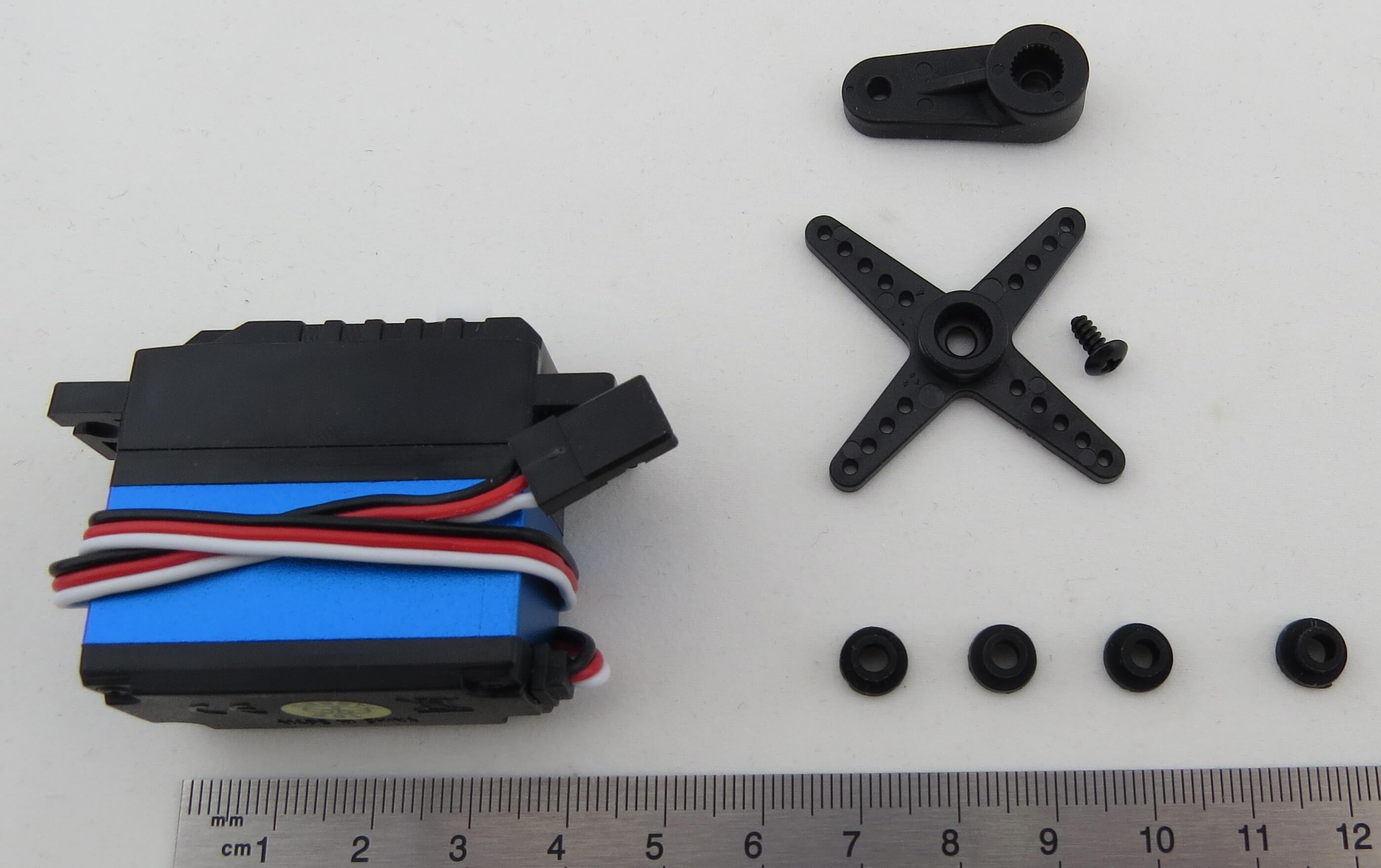 Standard-Servo CS-5 mit JR-Stecker.Maße: 38,5x19x32mm       