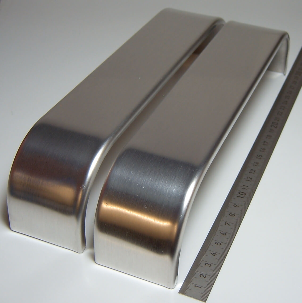 Paar Alu-Kotflügel für 3 Achsen mit Zwillings-Bereifung Paar Alu-Kotflügel für 3 Achsen mit Zwillings-Bereifung