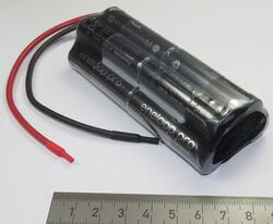 1x Akku-Pack mit 10x SANYO-Zellen (2xW). 12V, 2450mAh NiMH