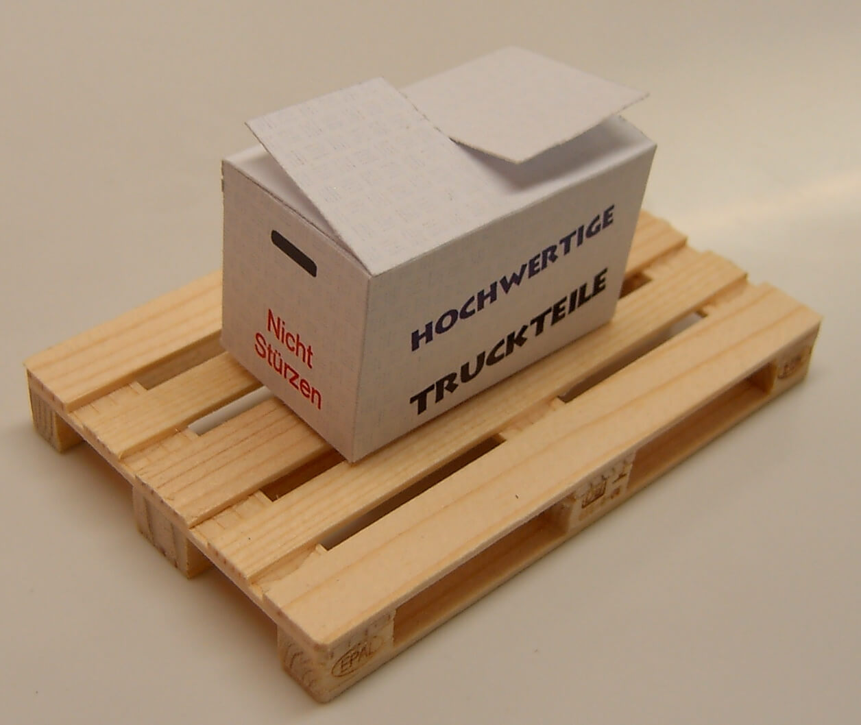 Ausschneide-Bogen (A4) mit 3 Karton- Kisten ca. je