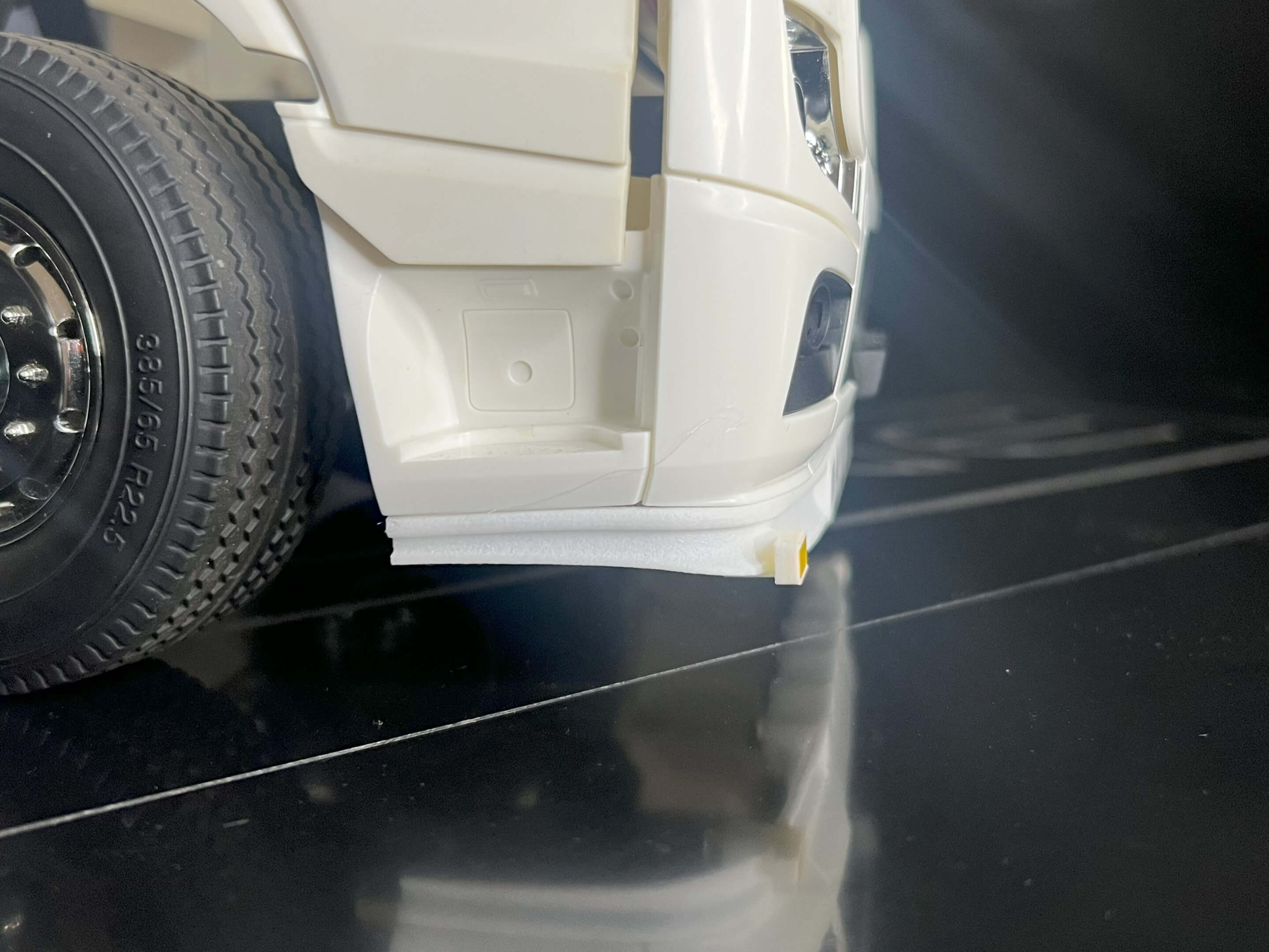 FineLine Spoilerlippe No. 1 für MB Actros von Tamiya