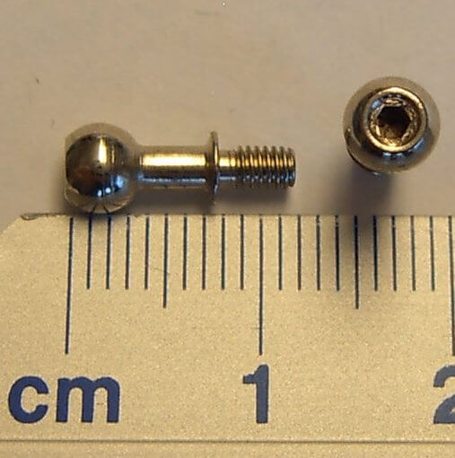 Kugelbolzen M2,5. 6mm Abstand. Mit Innensechskant. (2