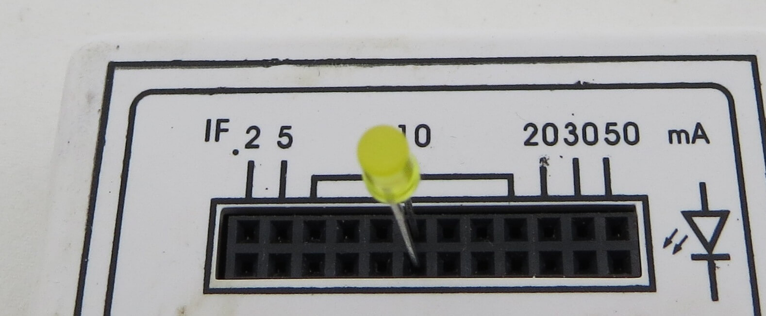 1x LED gelb 3mm, zylindrisch, diffuses   gelbes Gehäuse. 2,3