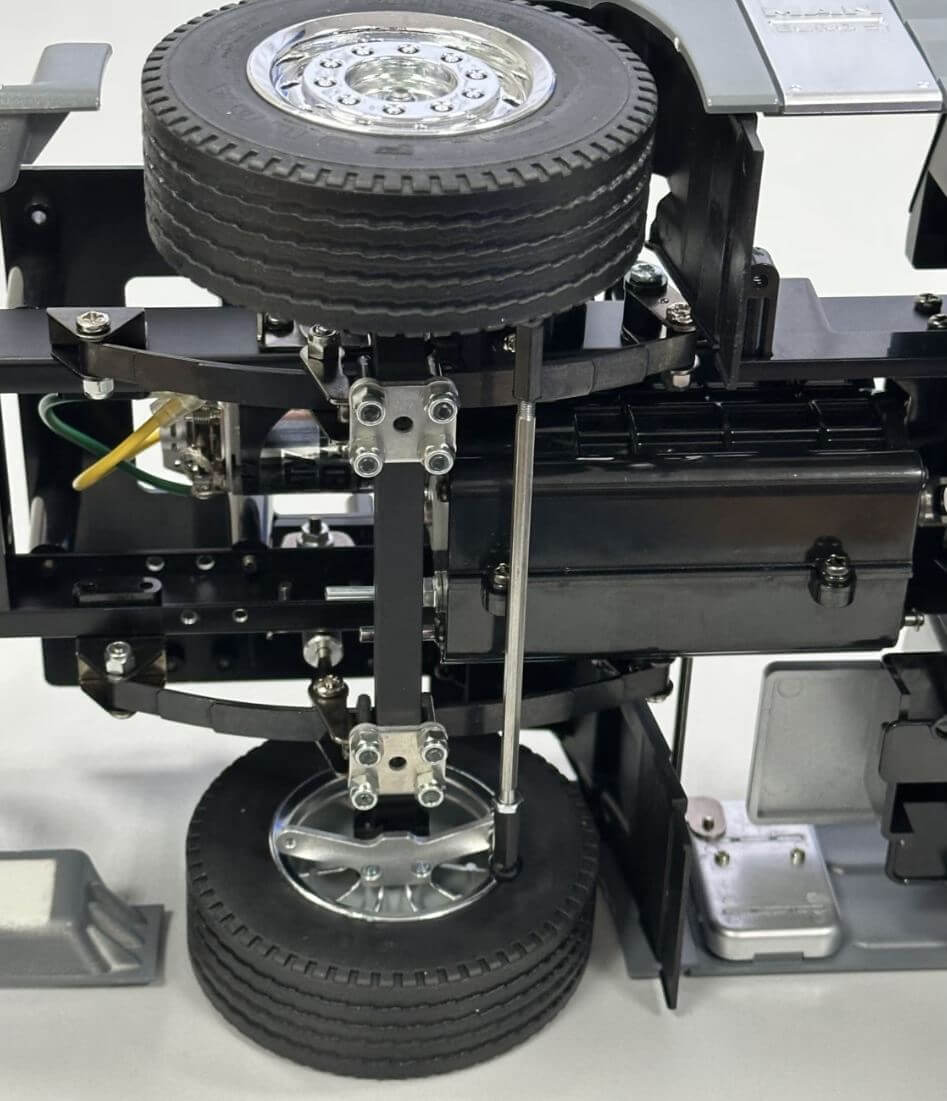 Lenkachse aus Stahl für Tamiya-TRucks. Die Vorderachse