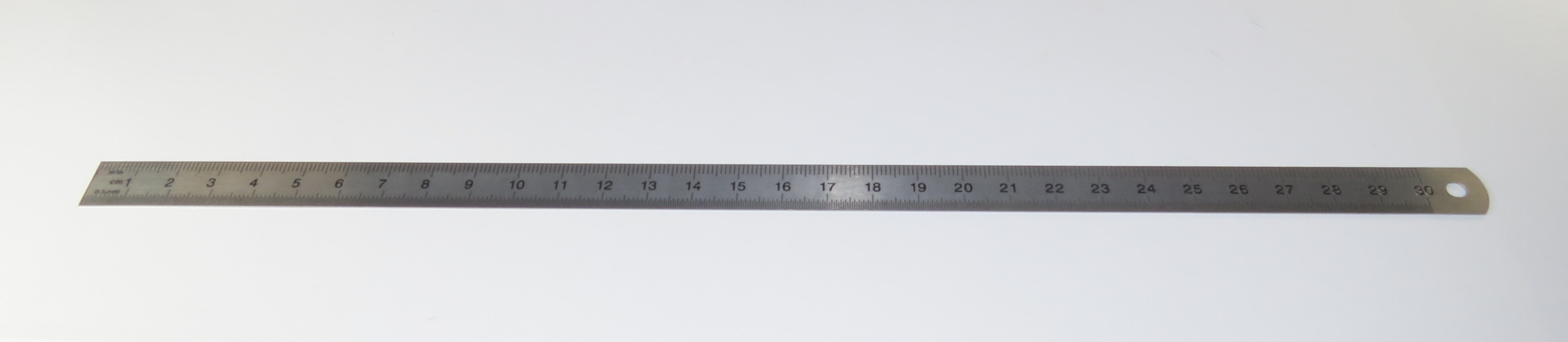 Metall-Lineal, Edelstahl, biegbar. 300mm. Mit 1x Metall-Lineal, Edelstahl, biegbar. 300mm. Mit