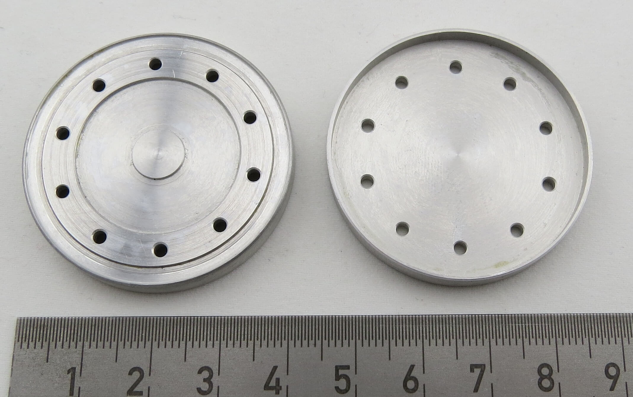 Aluminium-Radkappen für Hinterachse. Wedico, 1 Paar. Aufstec Aluminium-Radkappen für Hinterachse. Wedico, 1 Paar. Aufstec
