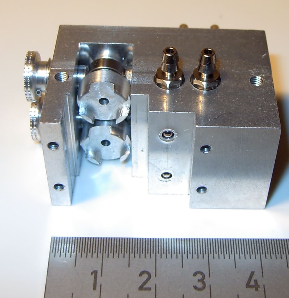 1 Hydraulik-Steuerventil 2-fach, bis 10bar. Maße (ohne      