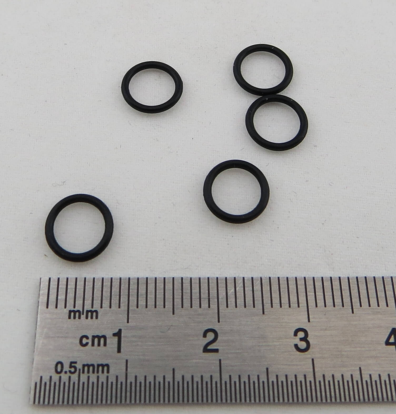 5x Präzisions-O-Ring 6x1mm NBR70. Aus Nitril-Butadien-Kautsc