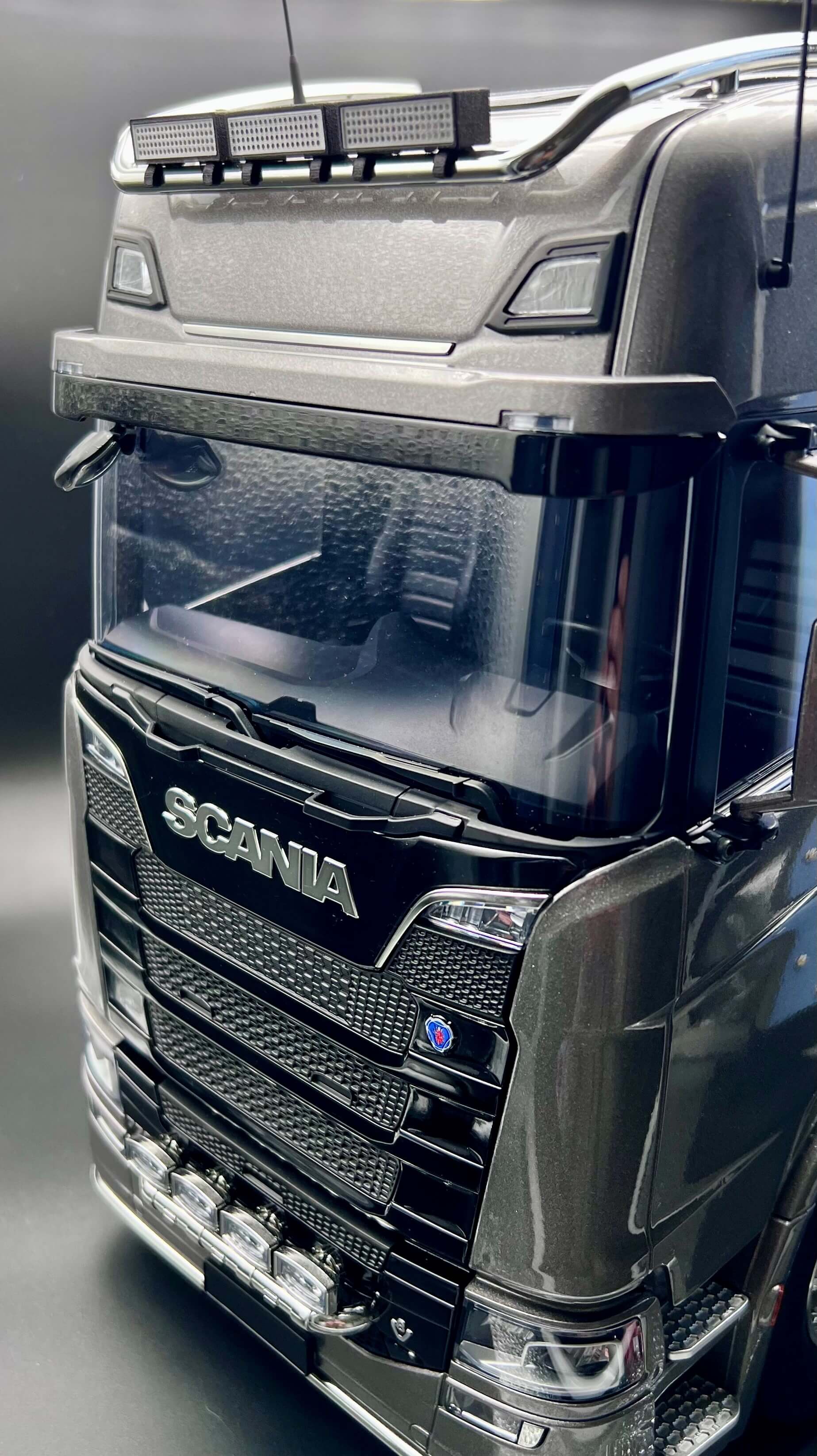FineLine Dachlampe No. 1 für Scania S770 transparentem Gla
